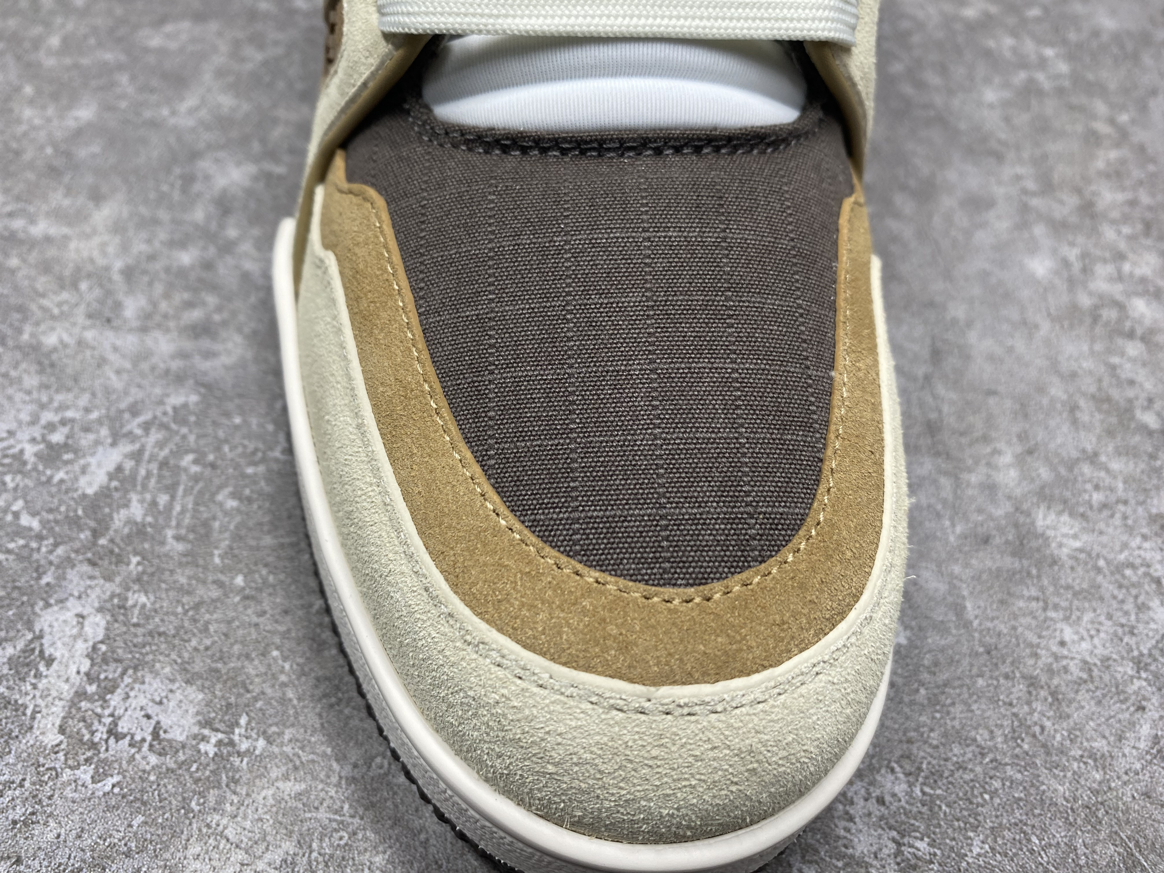 UA LV trainer Sneakers