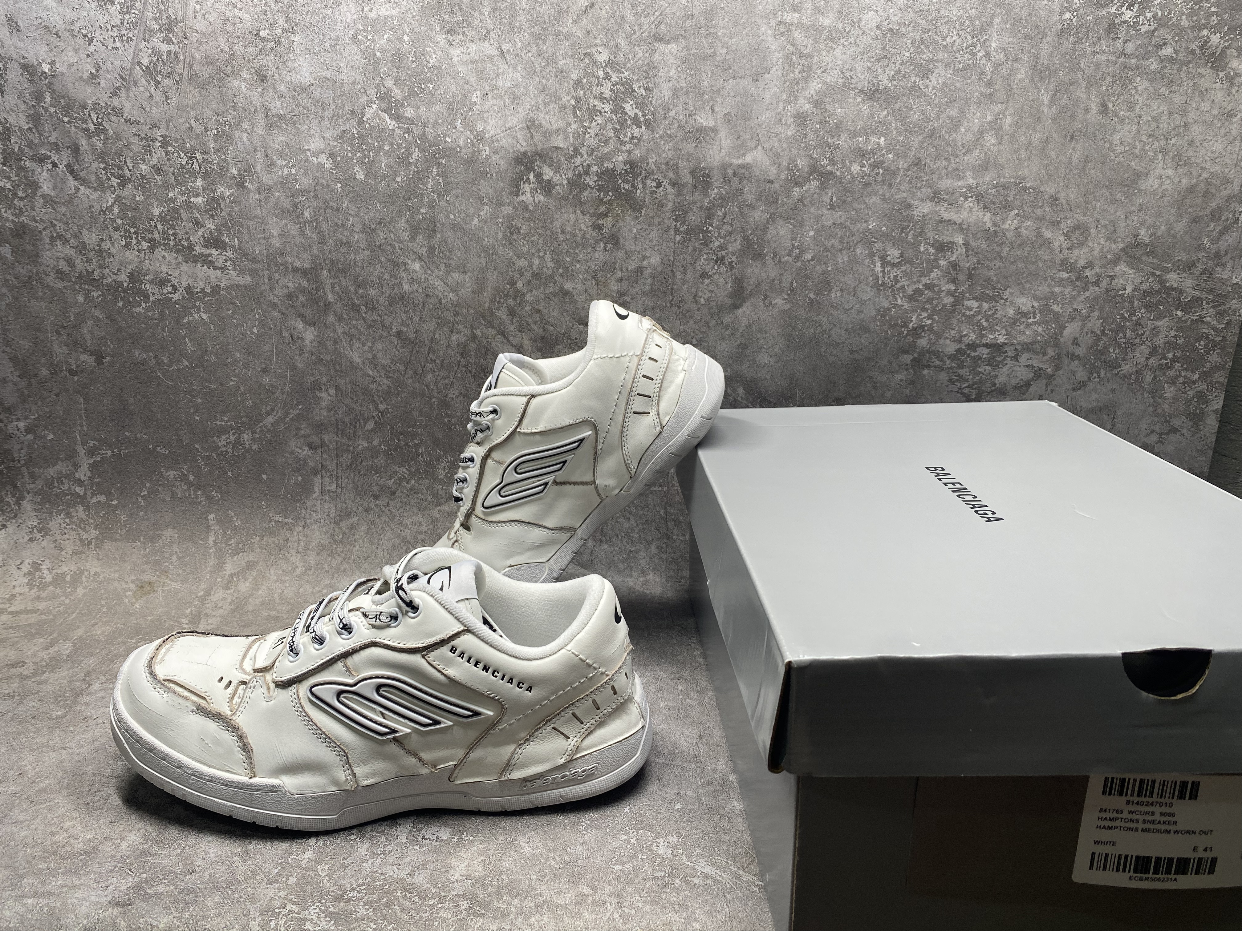 UA Balenciaga Hamptons Medium Worn-out Sneaker in White(run one size large)