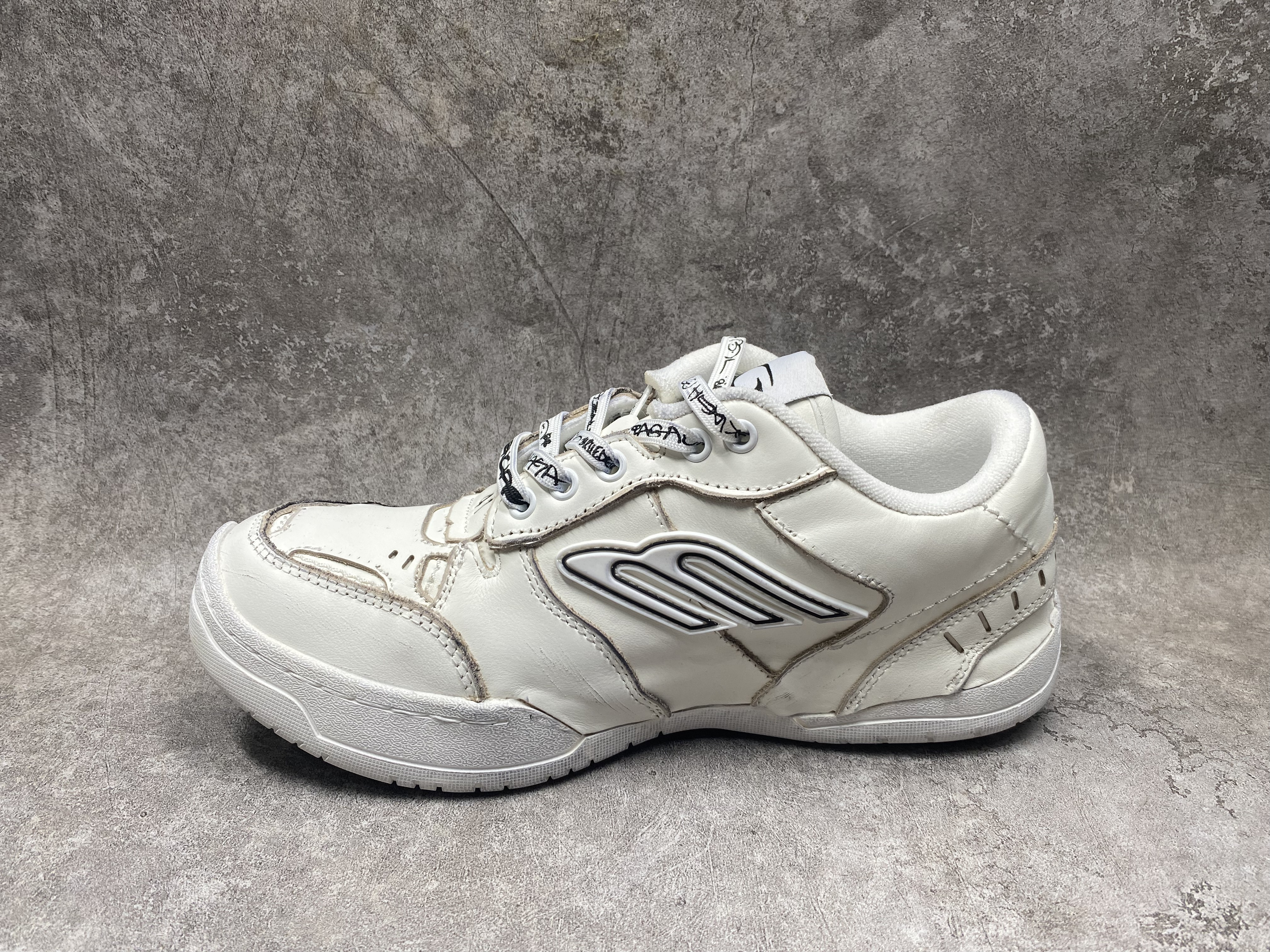 UA Balenciaga Hamptons Medium Worn-out Sneaker in White(run one size large)