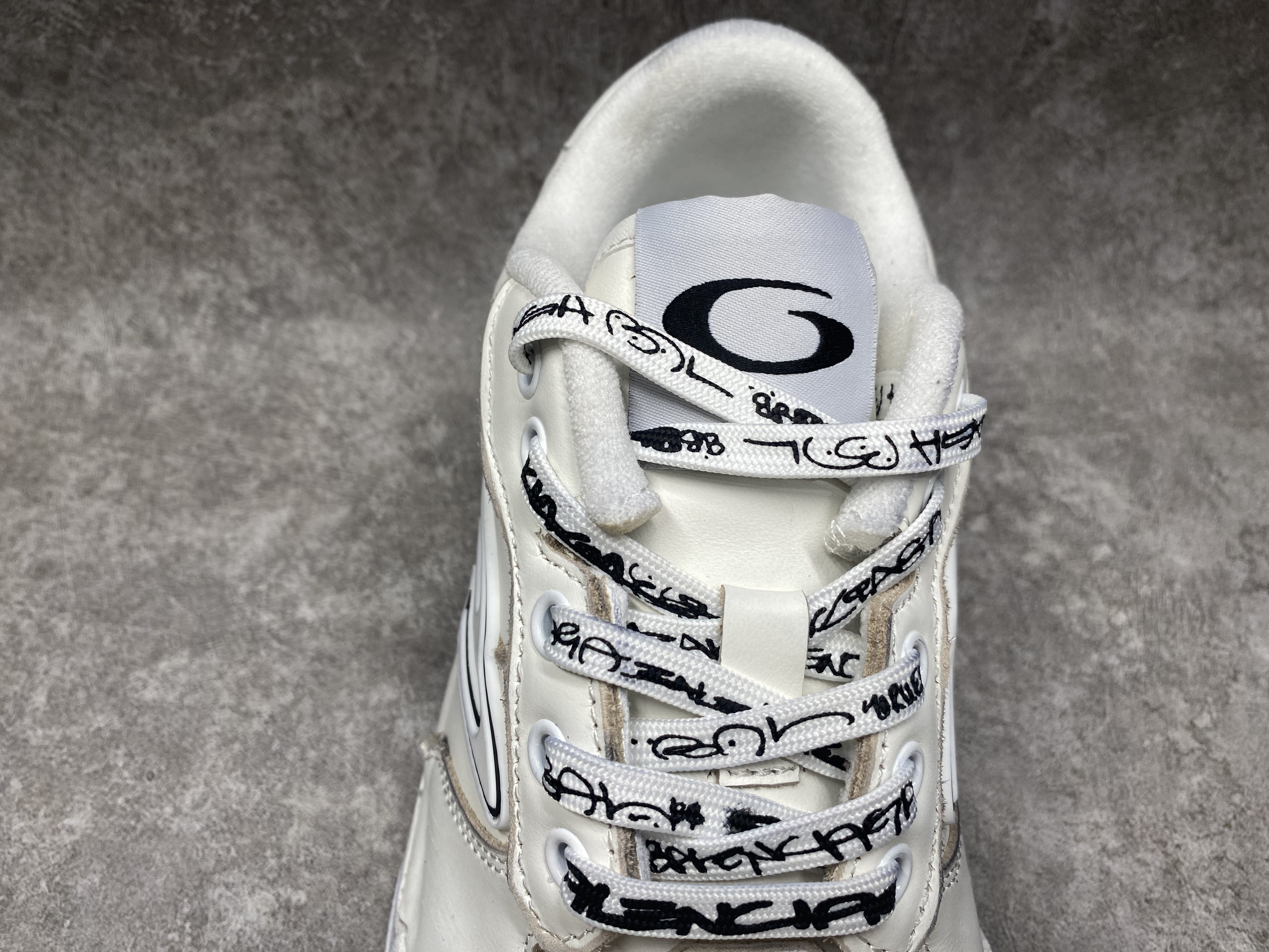 UA Balenciaga Hamptons Medium Worn-out Sneaker in White(run one size large)