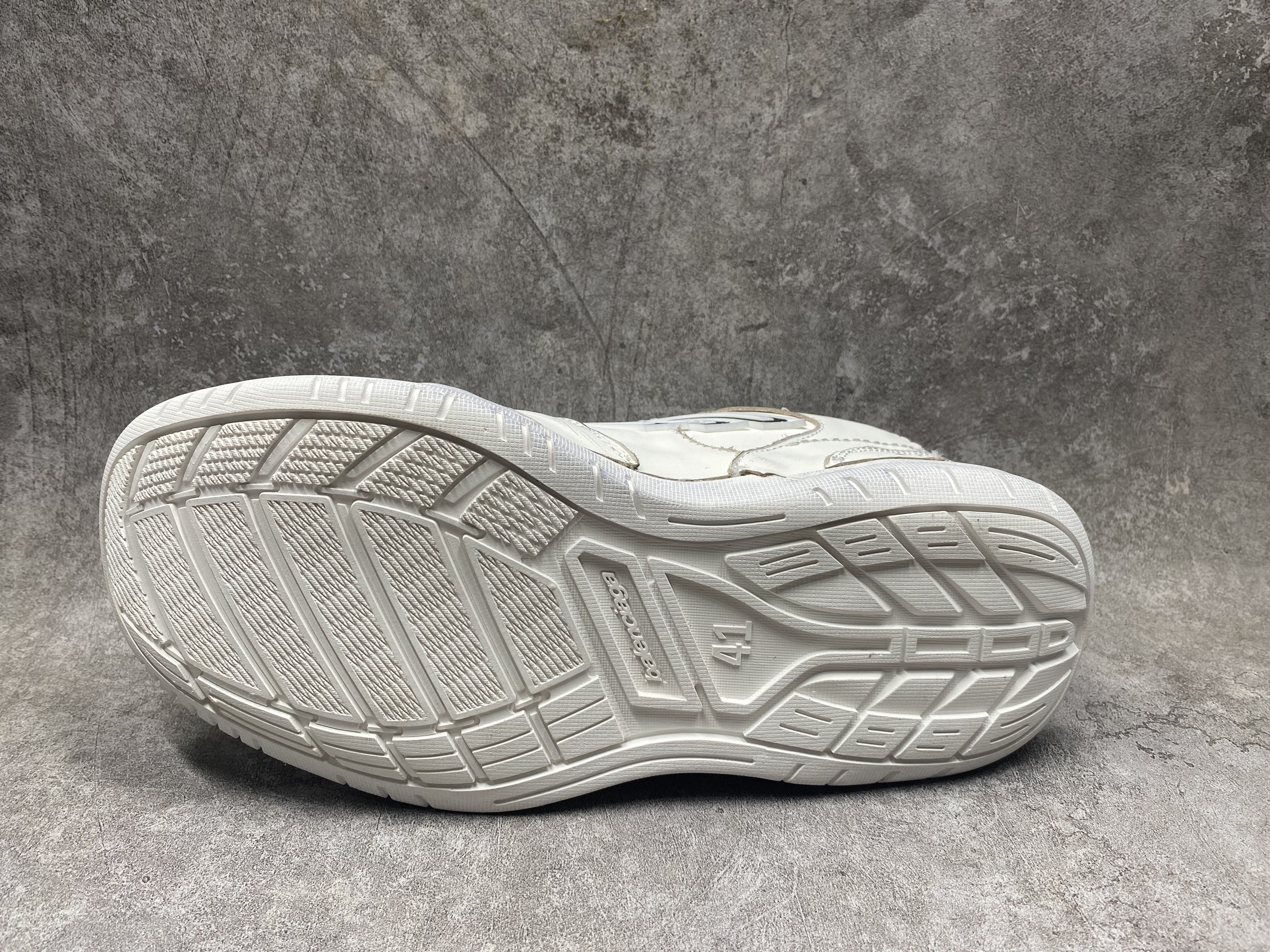 UA Balenciaga Hamptons Medium Worn-out Sneaker in White(run one size large)