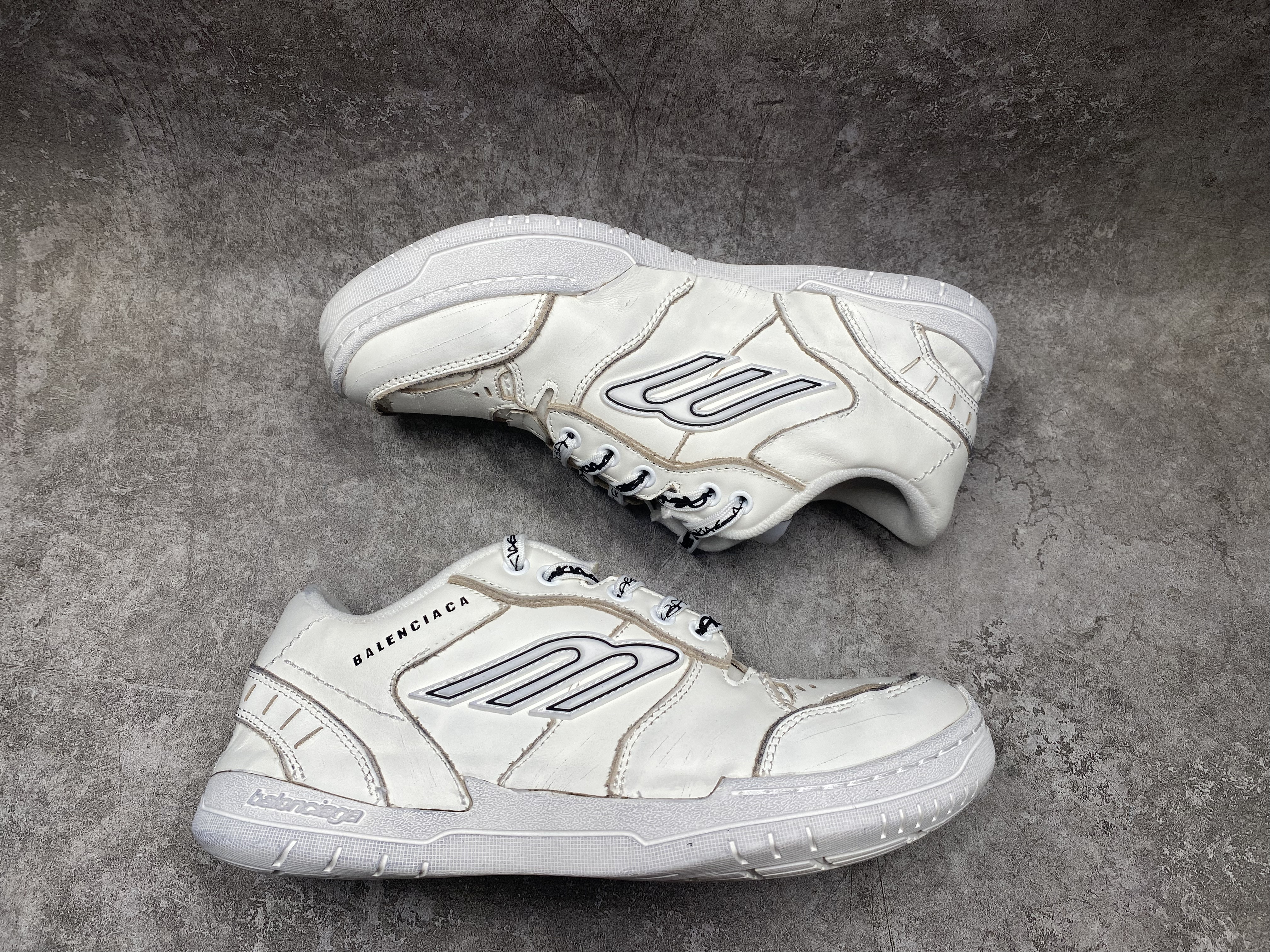 UA Balenciaga Hamptons Medium Worn-out Sneaker in White(run one size large)