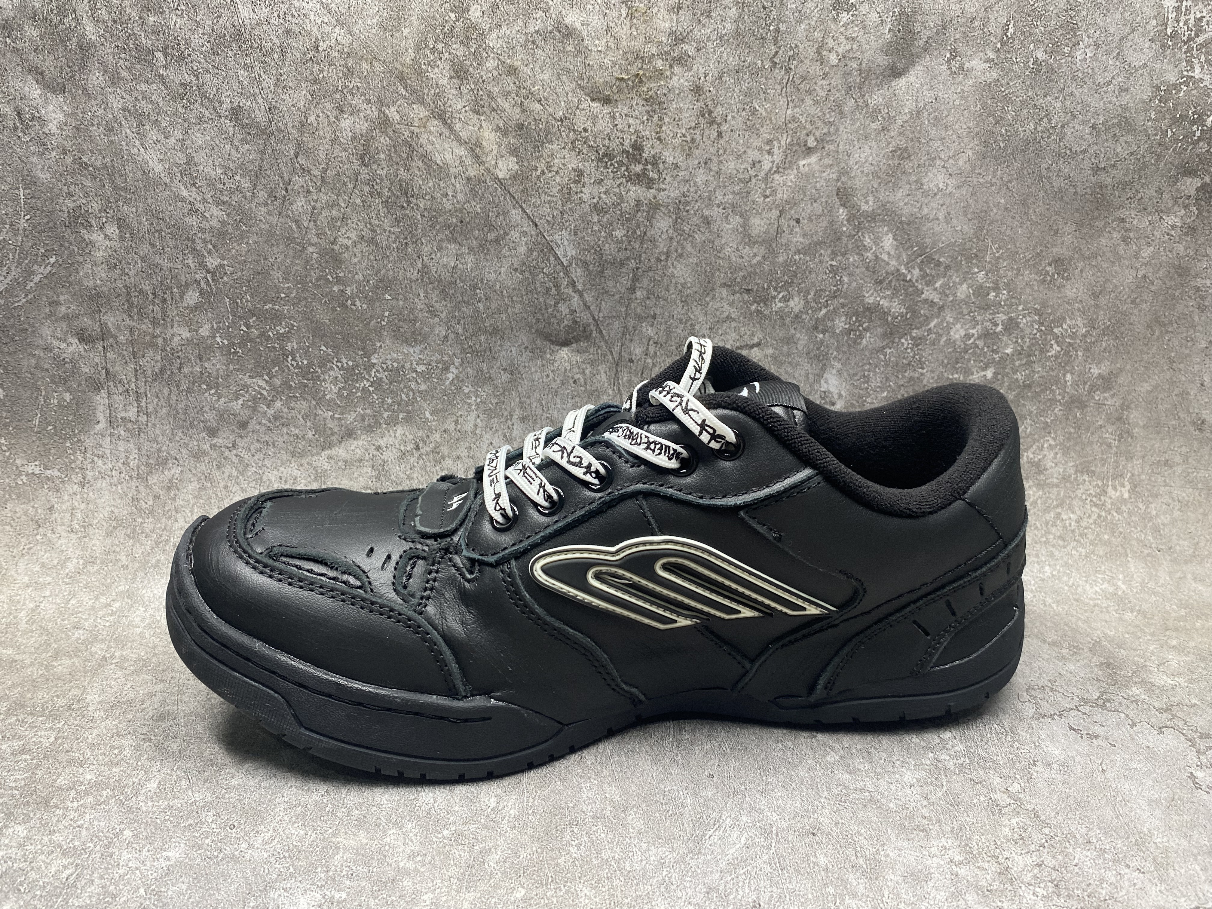 UA Balenciaga Hamptons Worn-out Sneaker in Black(run one size large)