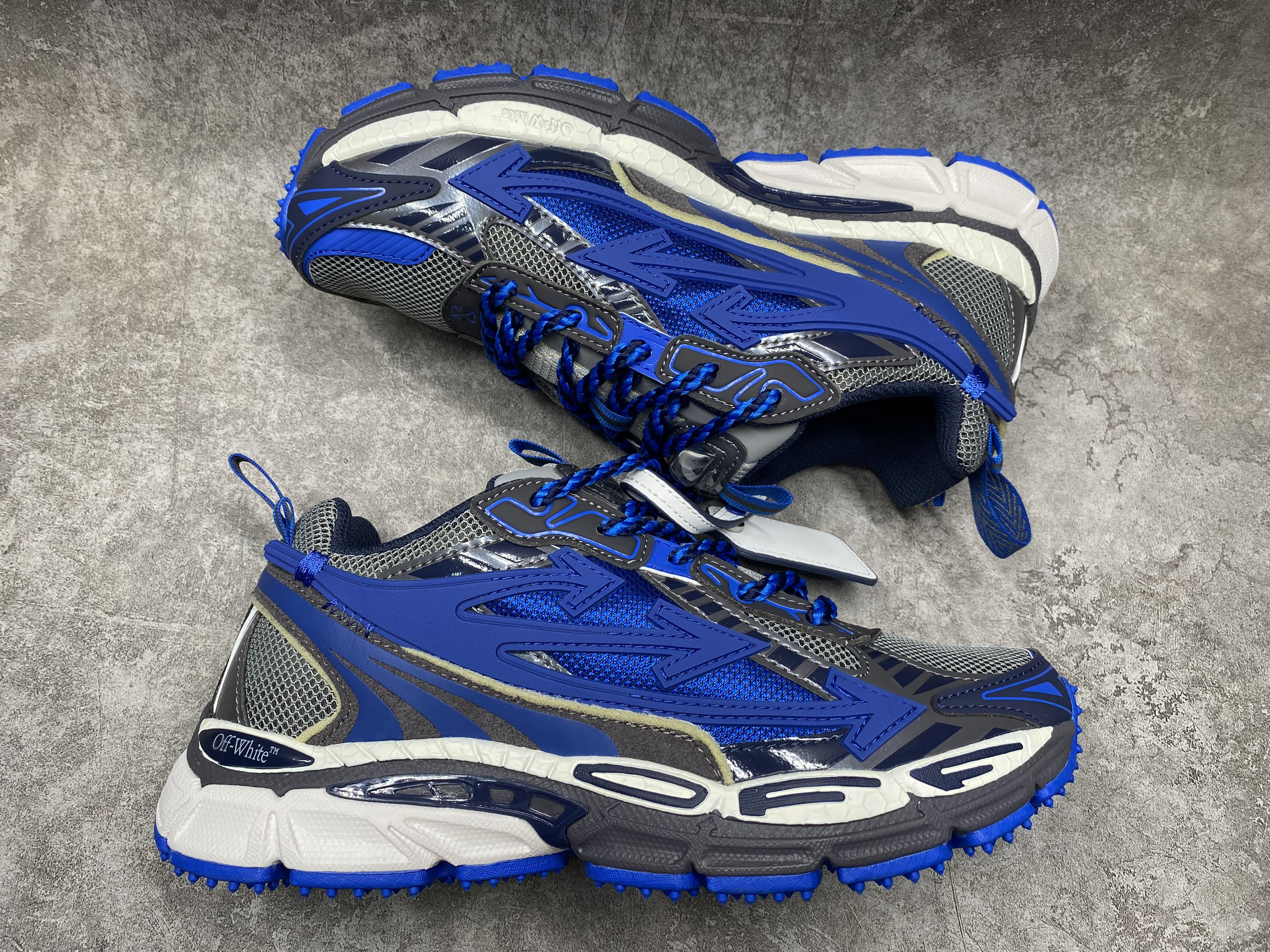 UA Off-White "BE RIGHT BACK"