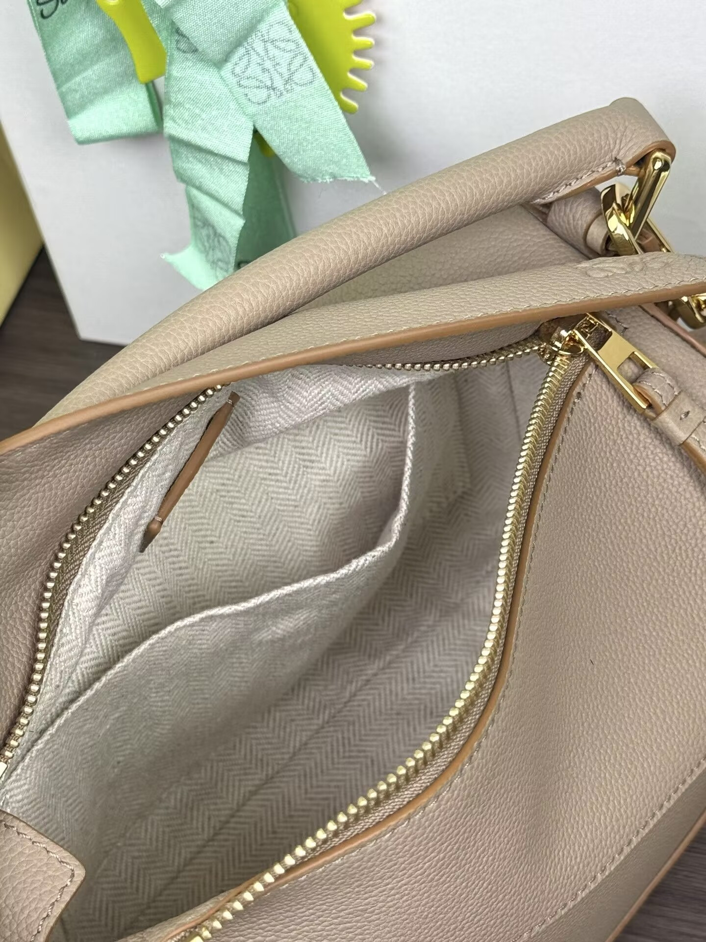 LOEWE Small Puzzle bag in classic calfskin 24x10.5x16.5cm