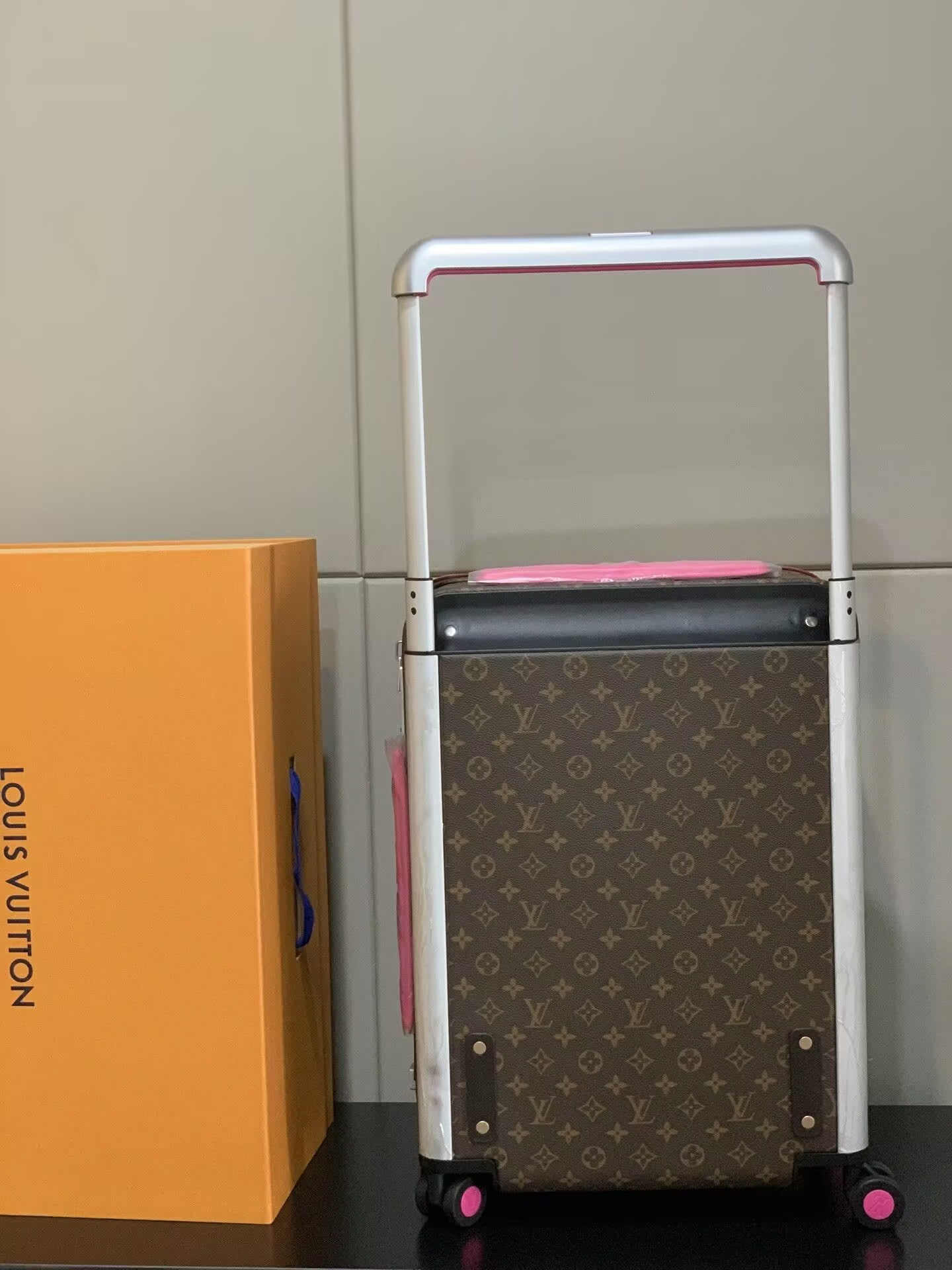 Louis Vuitton LV Horizon 55 Colormania Fuchsia M46780 15 x 21.7 x 8.3 inches