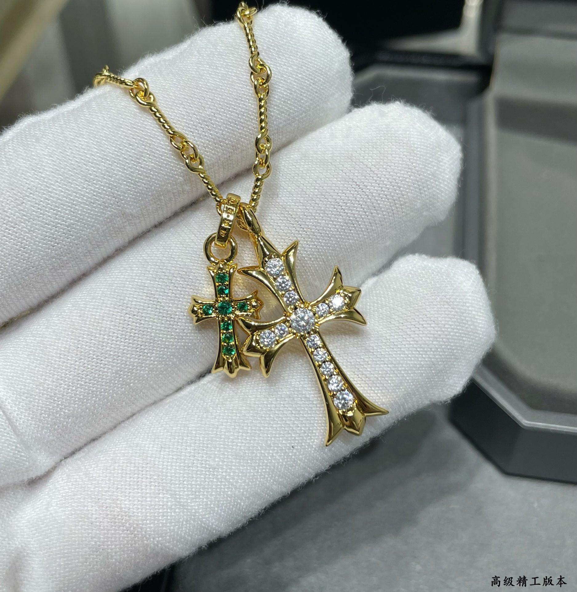 Ch*0me heart double cross green diamond necklace