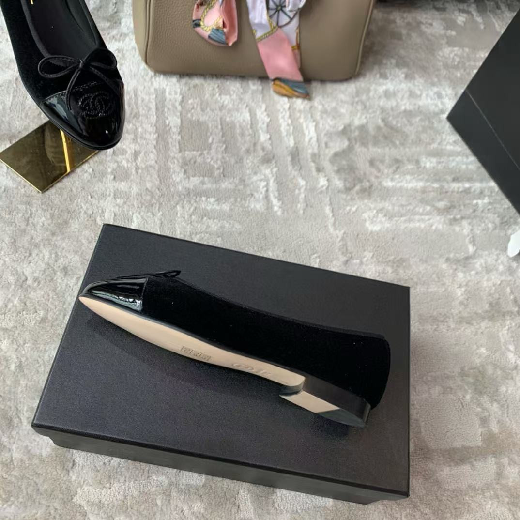 UA CHANEL BALLET FLATS