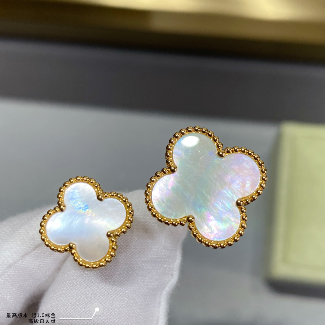 Van Cleef & Arpels Four-leaf Clover Premium White Fritillary Opening Ring