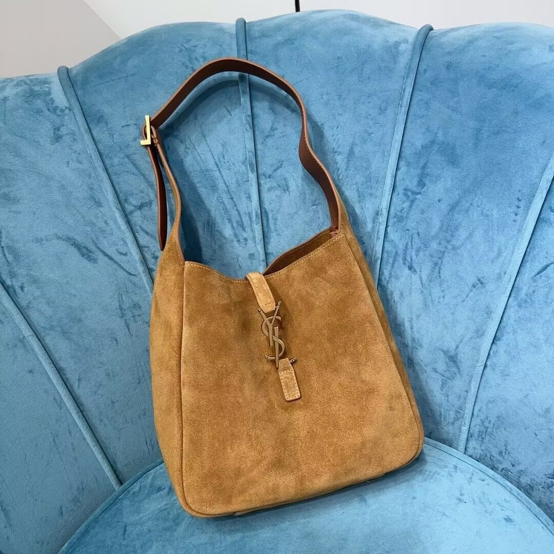 YSL LE 5 À 7 SUPPLE IN SUEDE 23x22x8.5cm