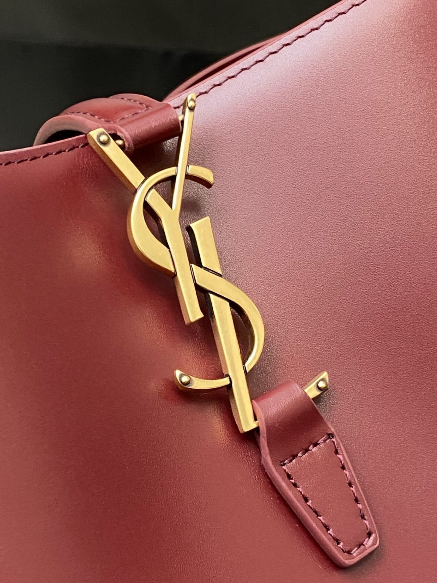 YSL LE 37 In Shiny Leather 17x20x13cm