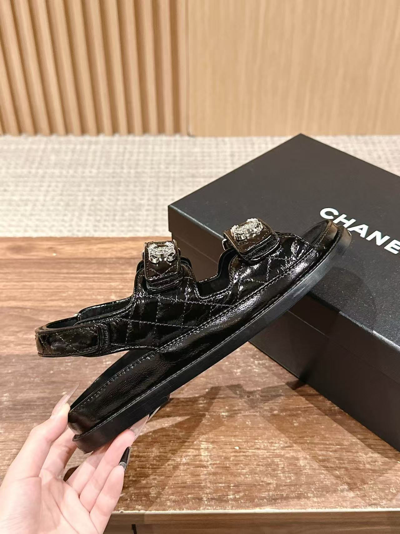 UA Chanel Slides