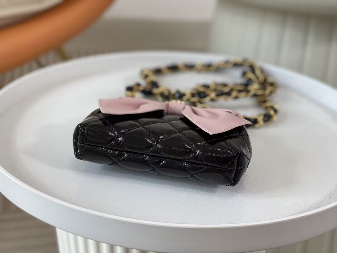 CHANEL CLUTCH WITH CHAIN 12 × 13 × 4 cm