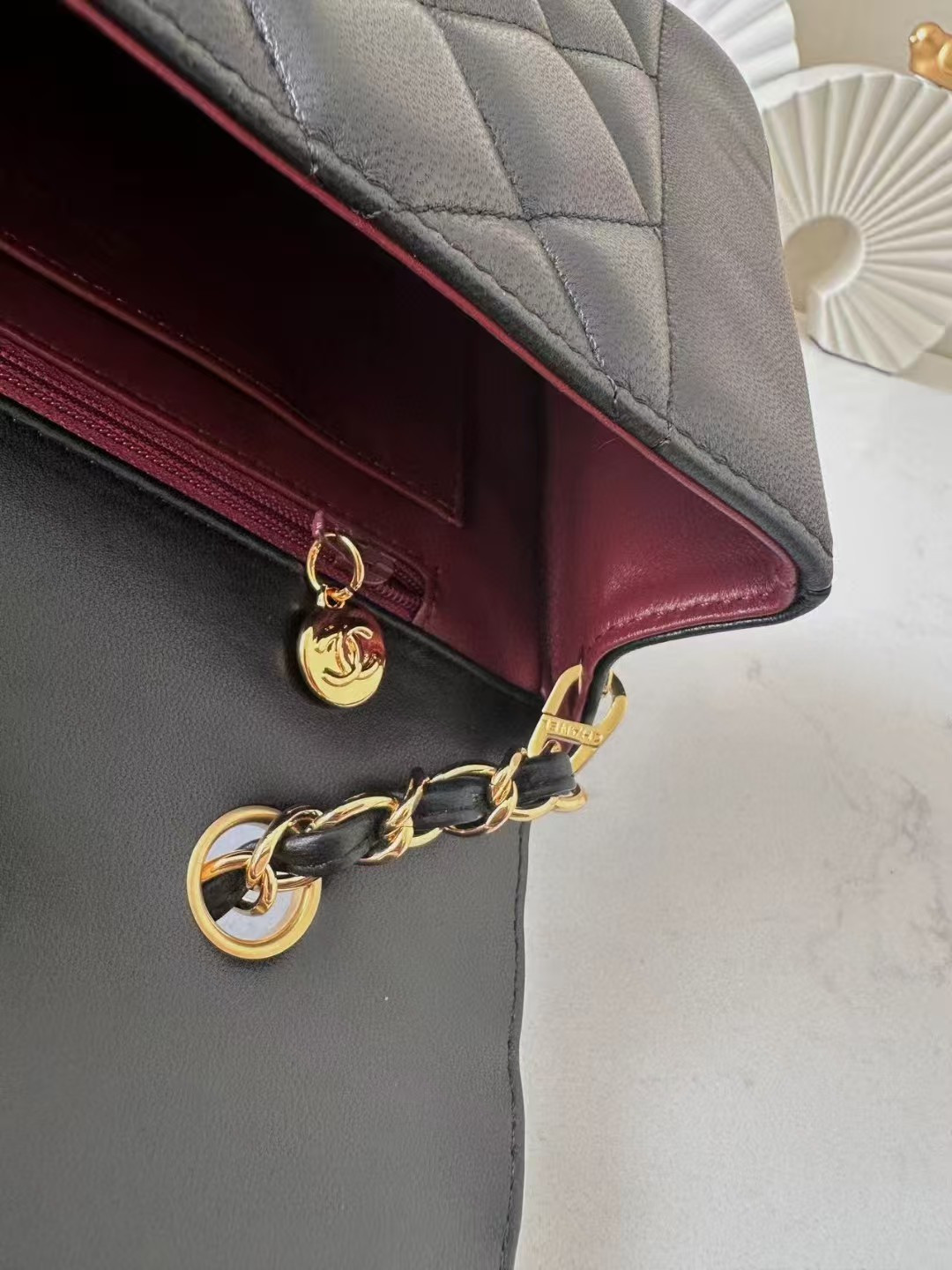 Chanel Small Diana Flap Bag Lambskin Gold Hardware 22.5x14x7cm