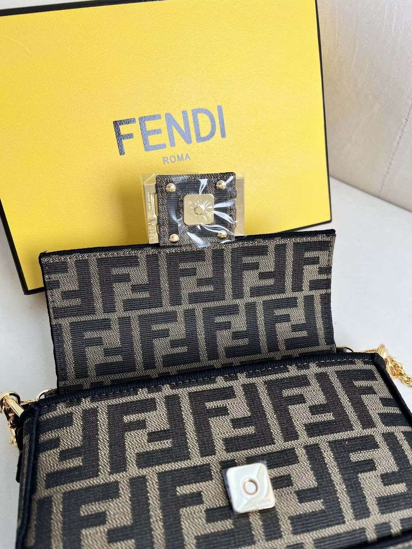 Fendi Baguette Mini 19x4x11.5cm