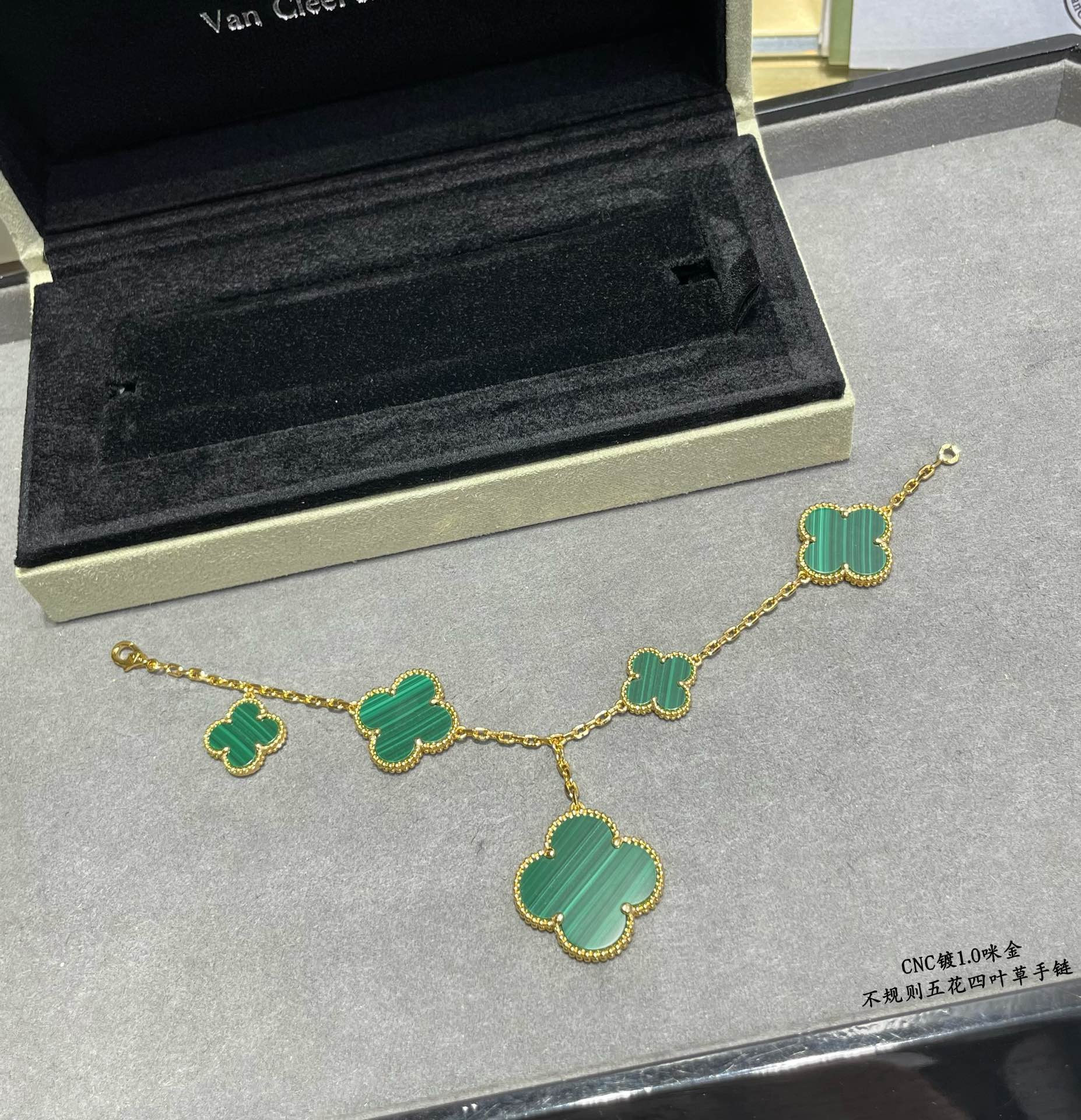 Van Cleef & Arpels Natural malachite irregular five-flowered four-leaf clover Bracelet