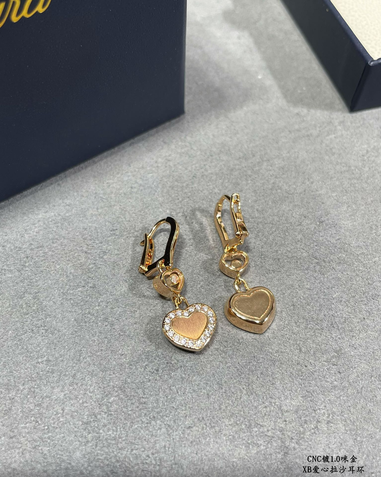 Chopard Heart-shaped Edge Diamond Brushed Earrings