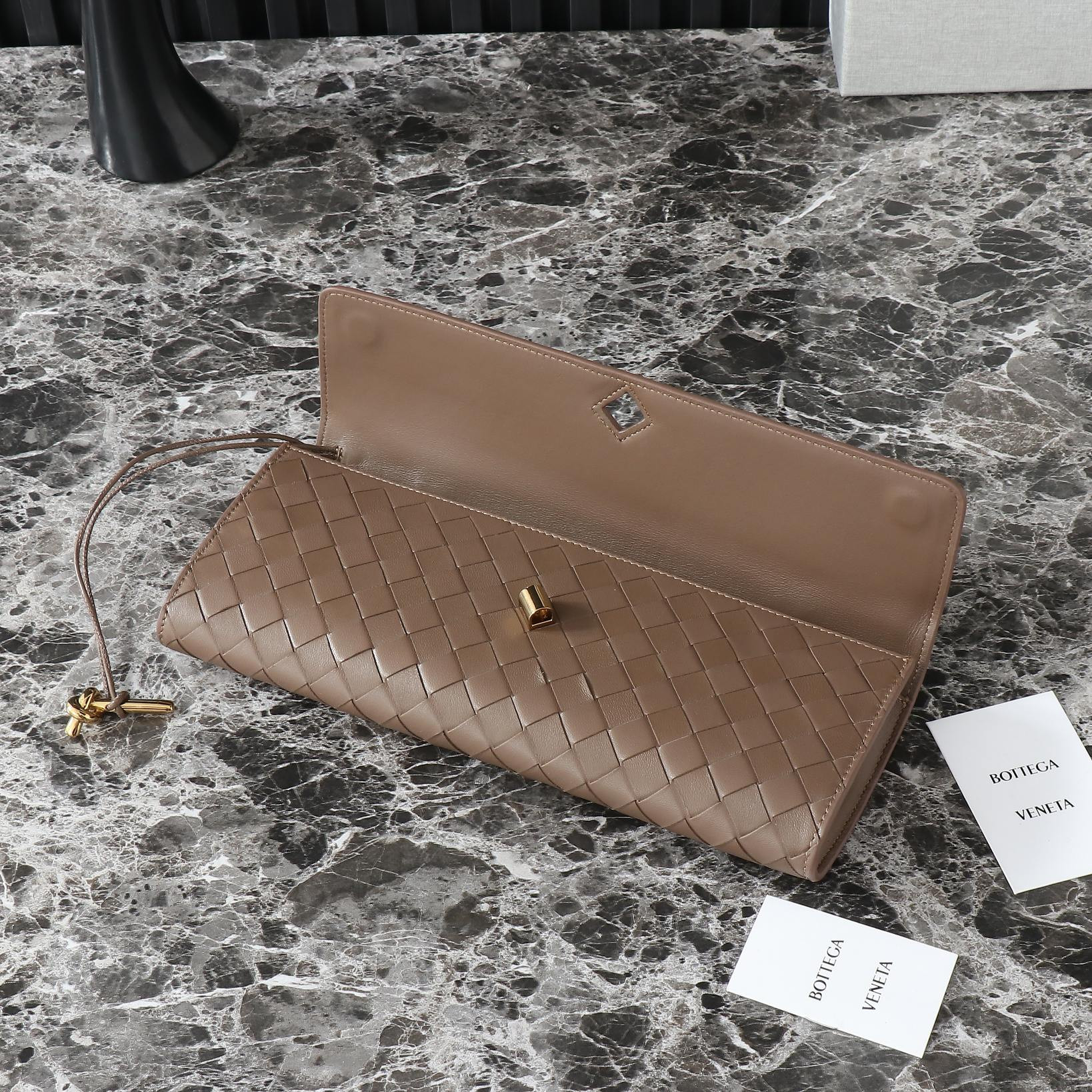 BOTTEGA VENETA Long Clutch Andiamo With Handle Fondant 31x13x3cm