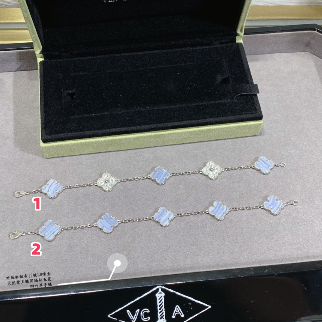 Van Cleef & Arpels Natural purple chalcedony interval diamond five-flower four-leaf clover Bracelet