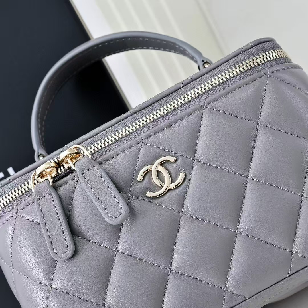 Chanel Long Vanity with chain 16.5x10x8cm