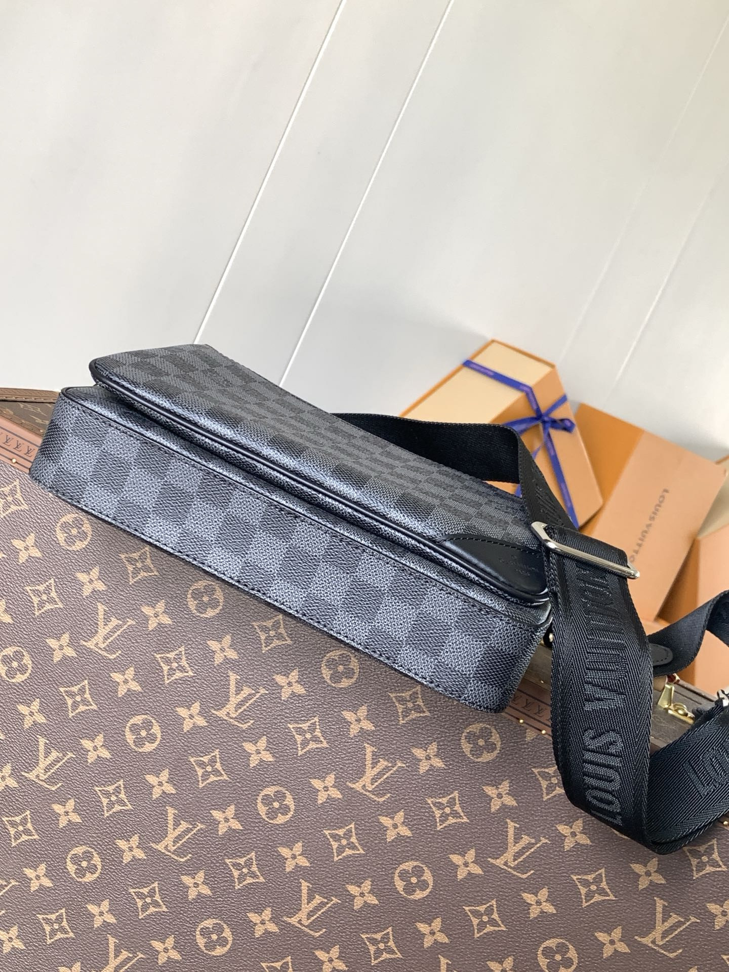 LV  TRIO MESSENGER N40519   25x18.5x7cm