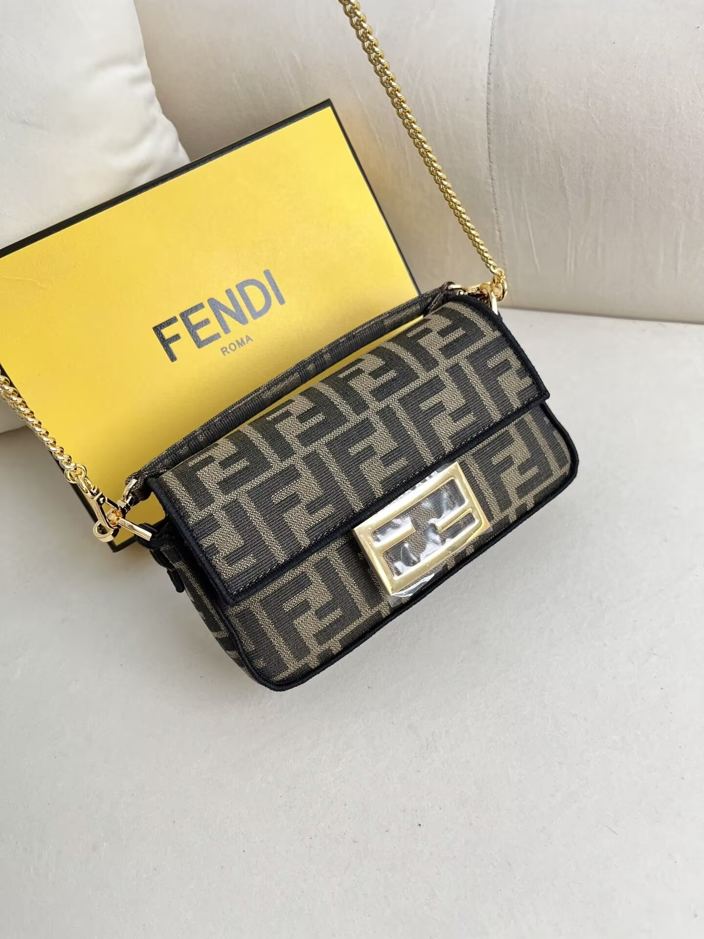 Fendi Baguette Mini 19x4x11.5cm