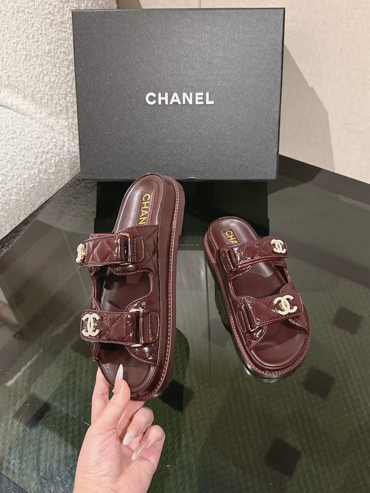 UA CHANEL SLIDES