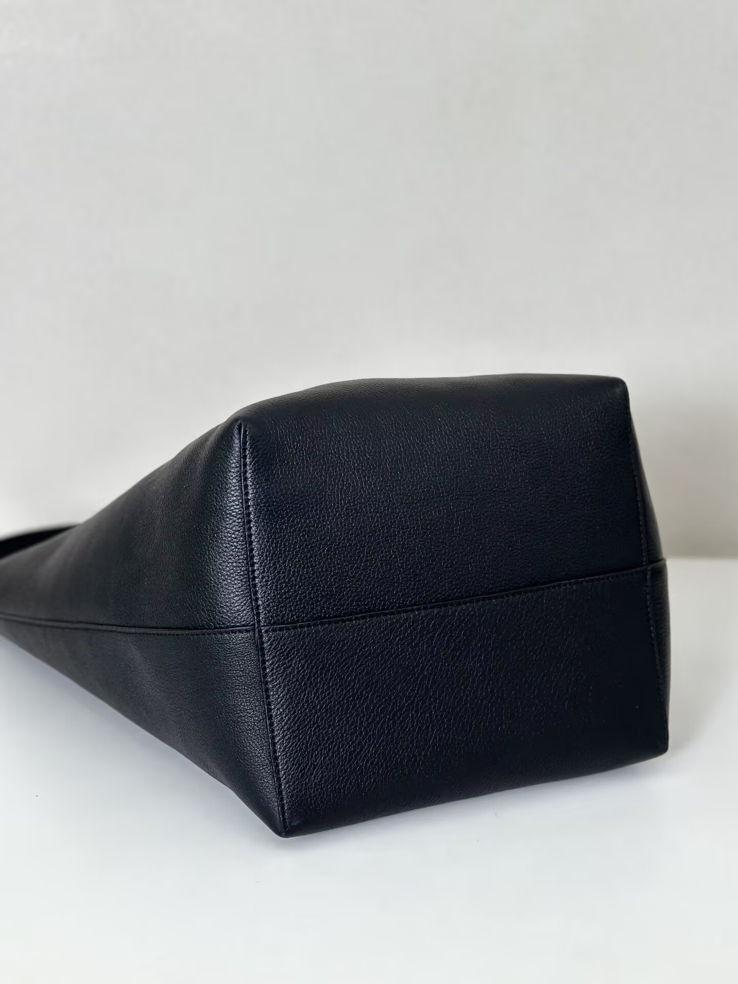 The Row Large N/S Park Tote Bag in Leather 38x43x20cm