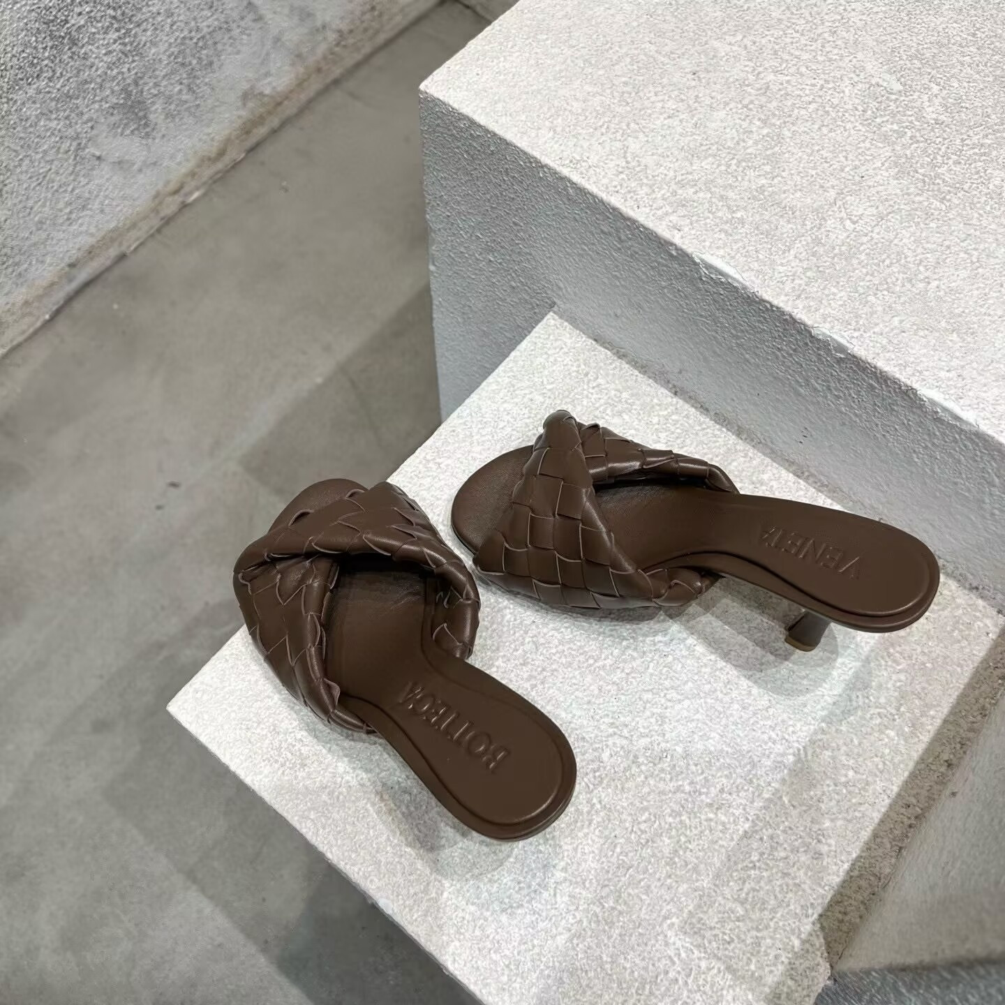 UA Bottega Veneta Blink Slides