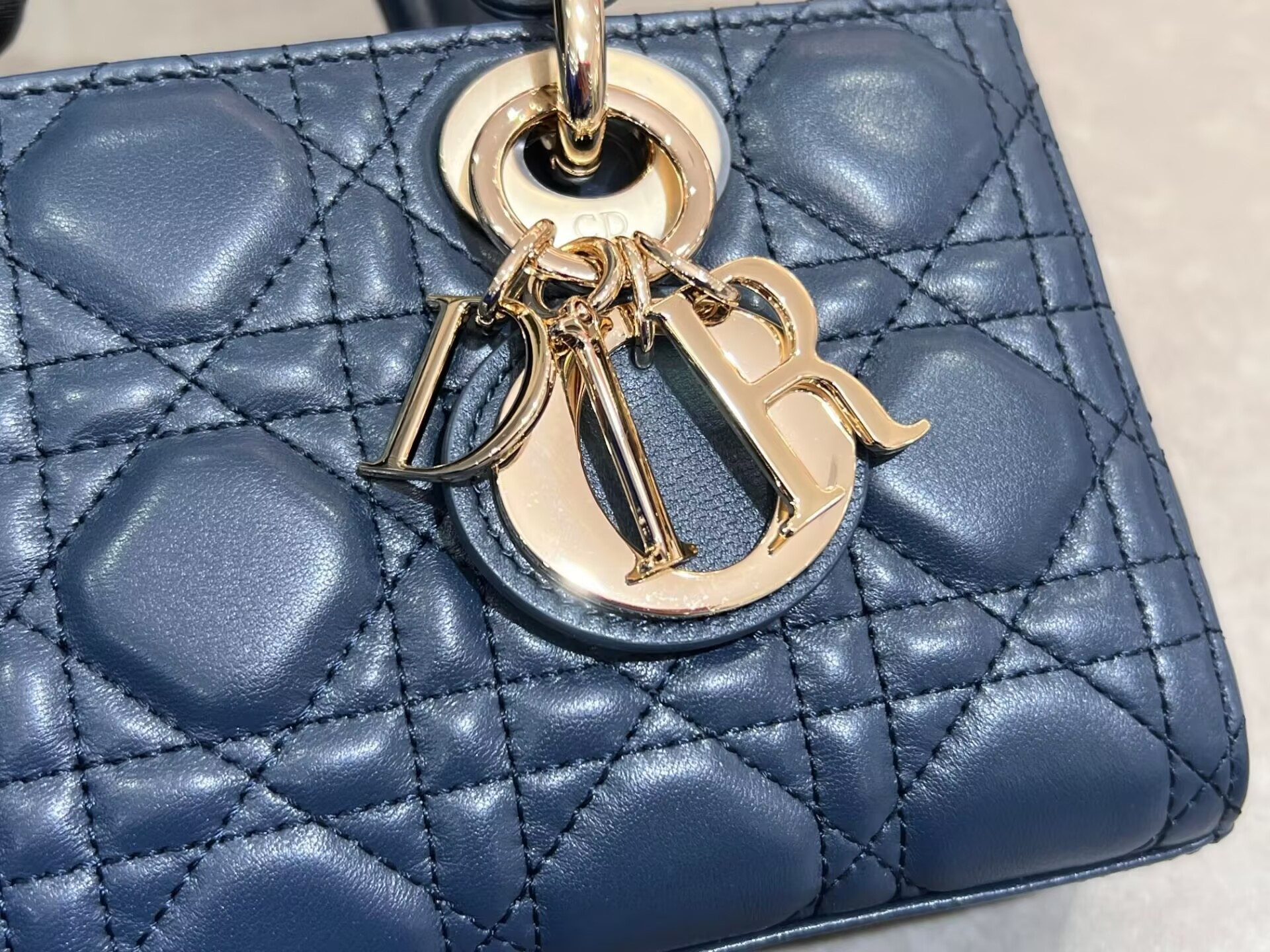 DIOR SAMLL D-JOY BAG 22.5 x 6 x 11.5CM