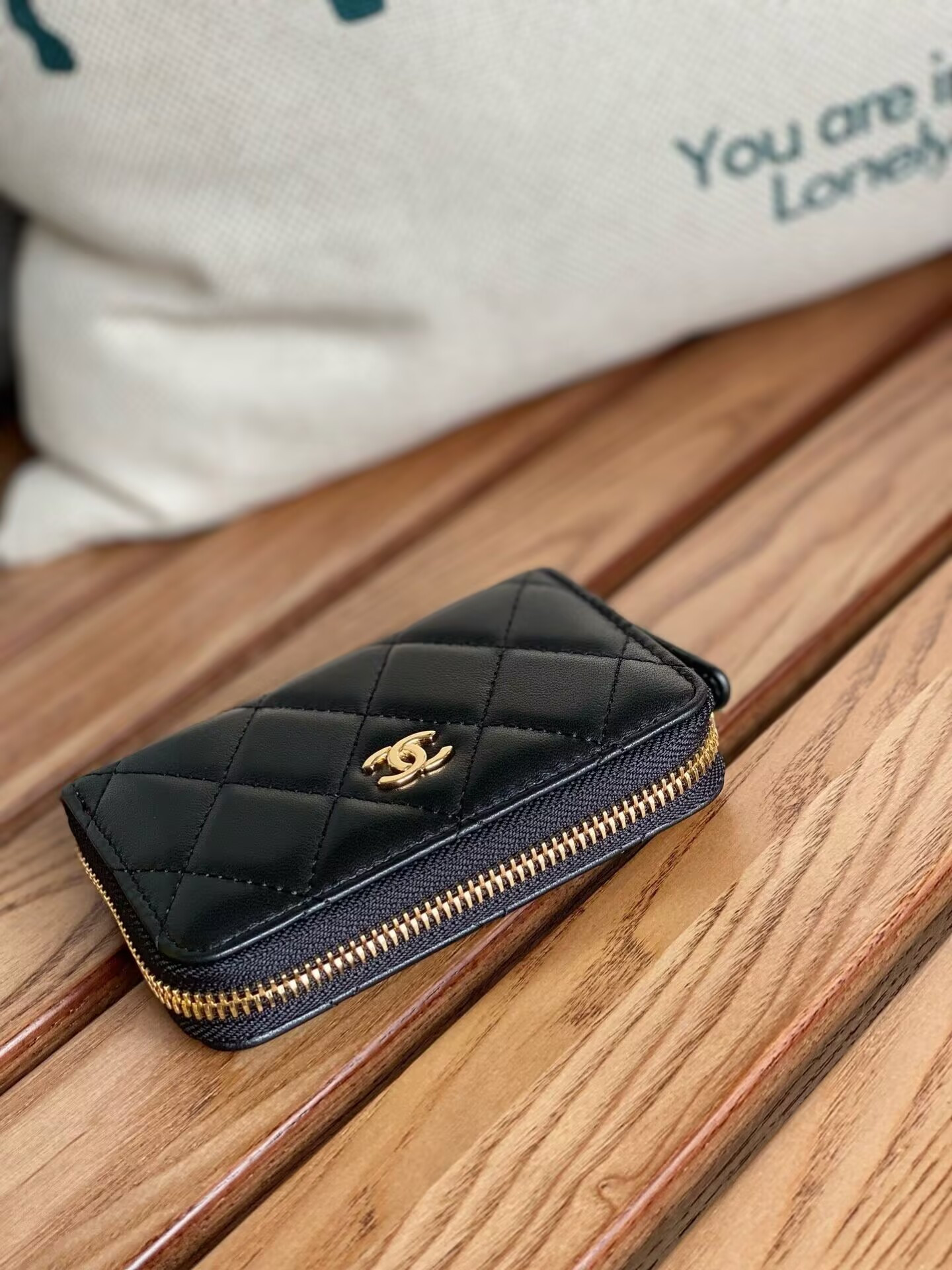 CHANEL ZIPPED COIN PURSE 7.5x 11x 2.5cm