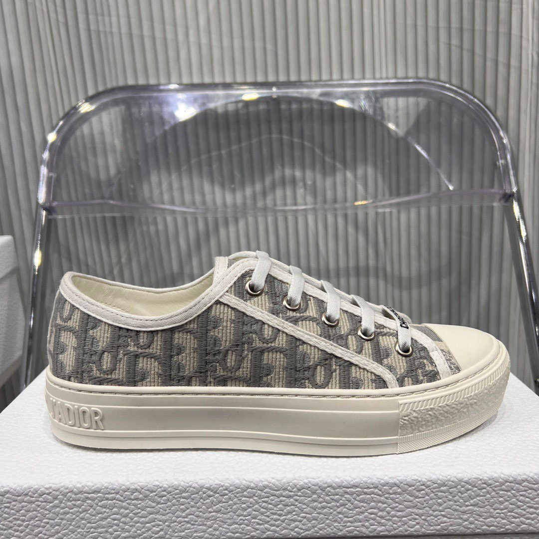 UA Dior Walk'n' Sneaker