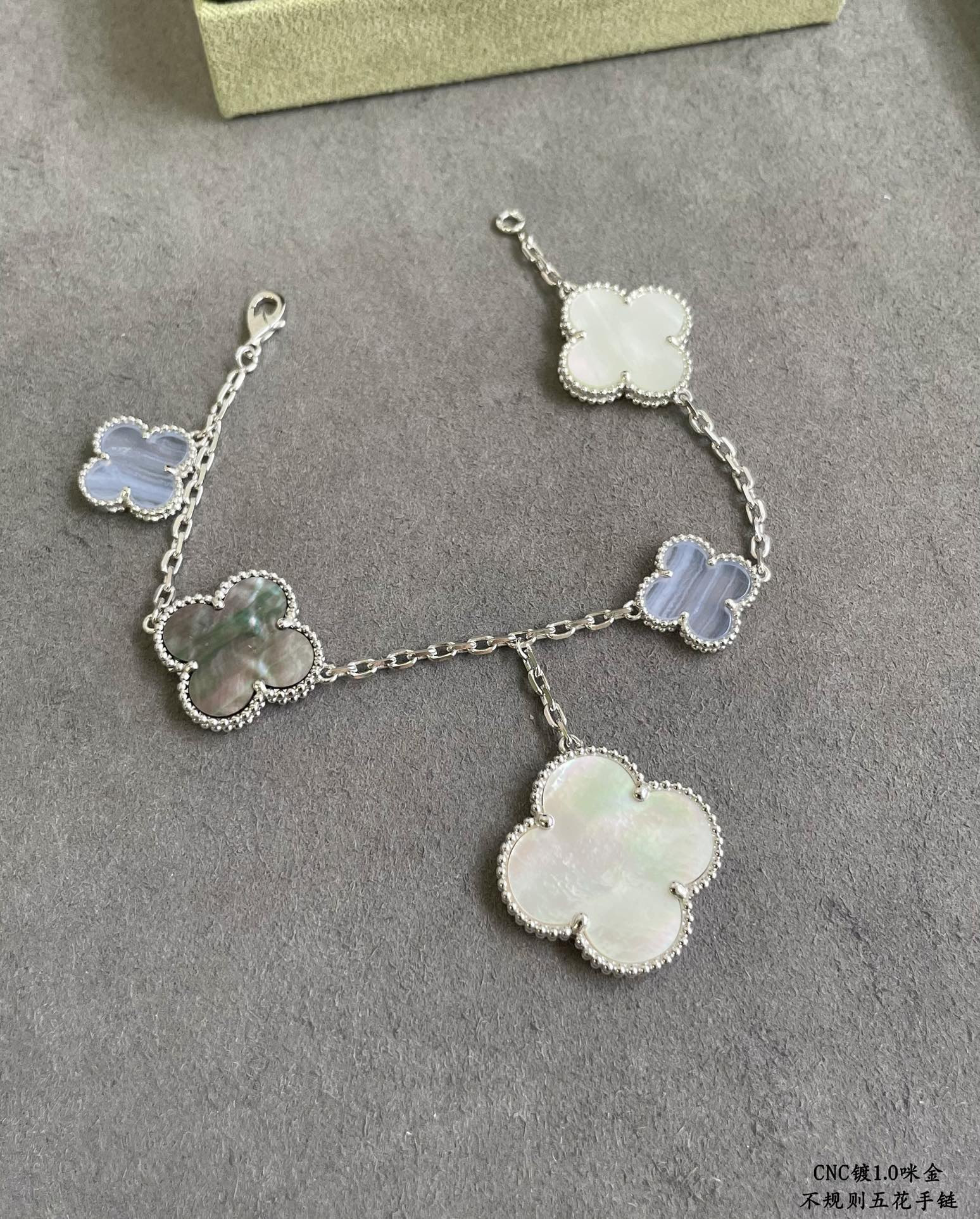 Van Cleef & Arpels Irregular five-leaf clover Bracelet