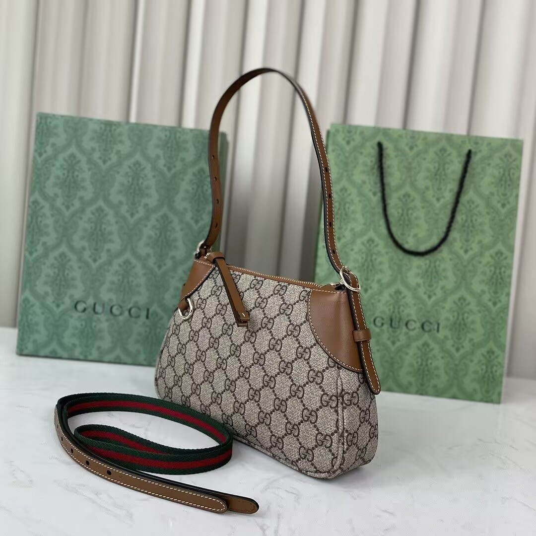 Gucci GG Emblem Shoulder Bag 24.5x16x16cm