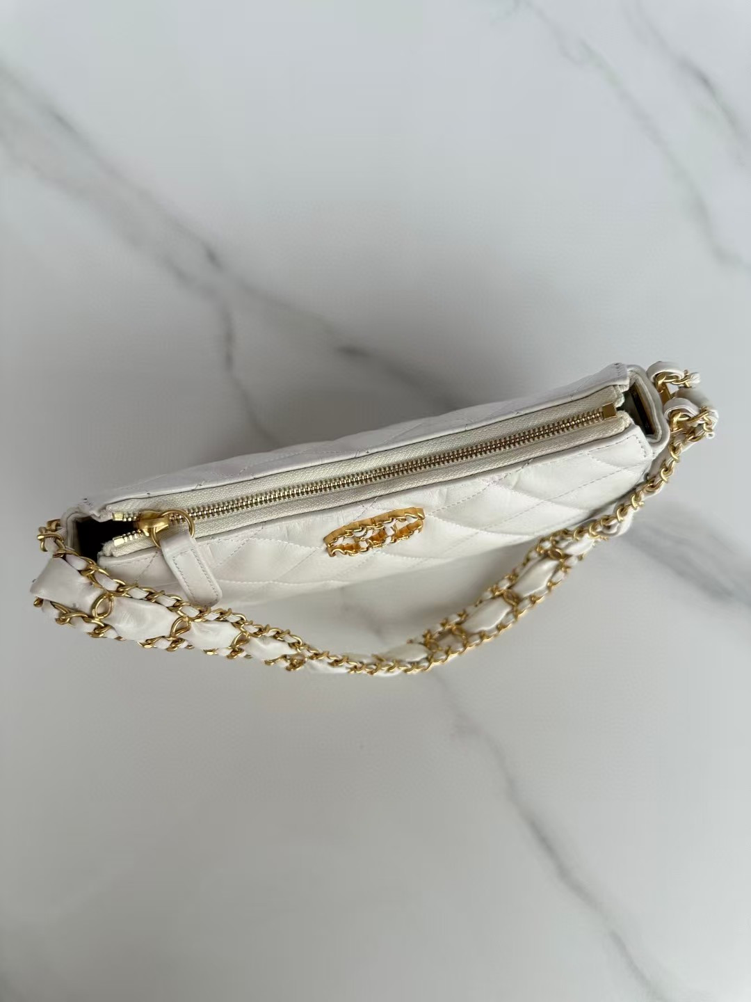 Chanel Hobo Handbag 23.5x13.5x5.3cm