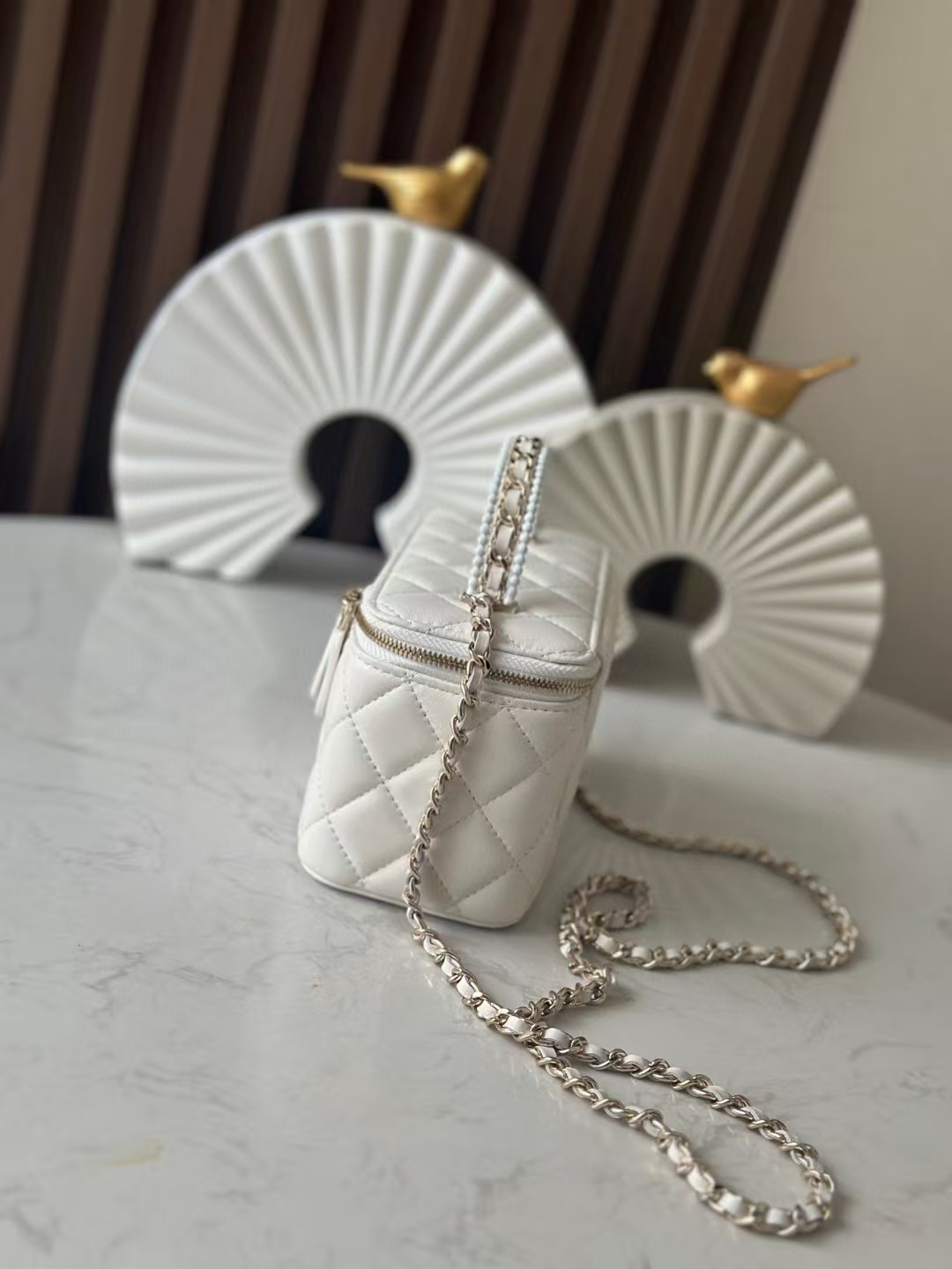 CHANEL Vanity With Chain 9.5x17x8cm