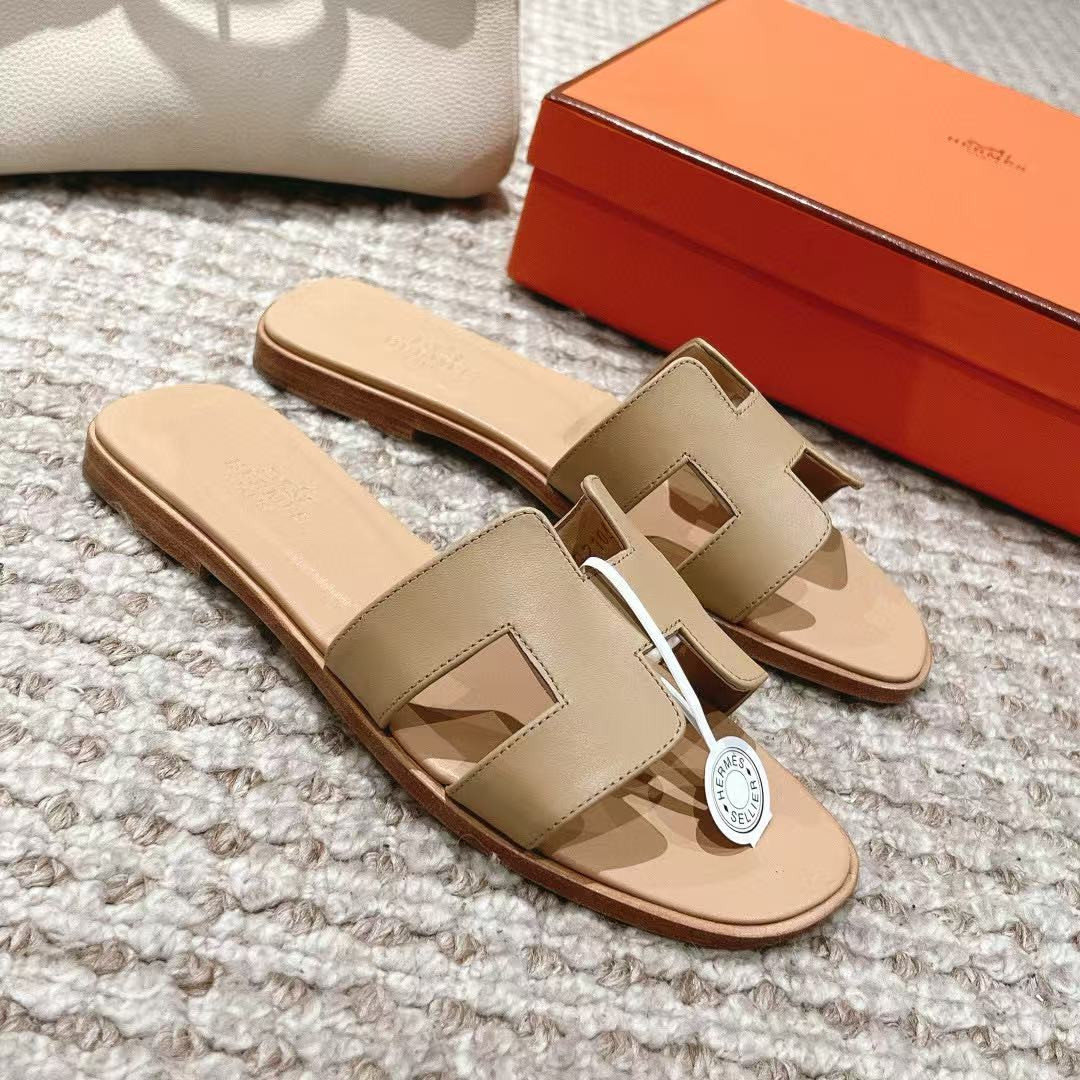 UA Hermès Oran sandal