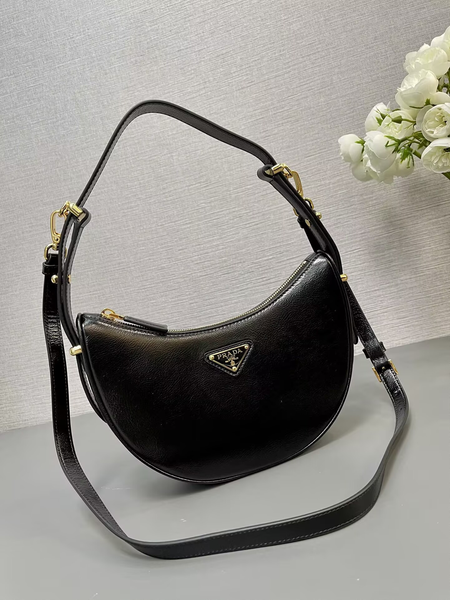 Prada Arqué Shoulder Bag 22.5x18.5x6.5cm
