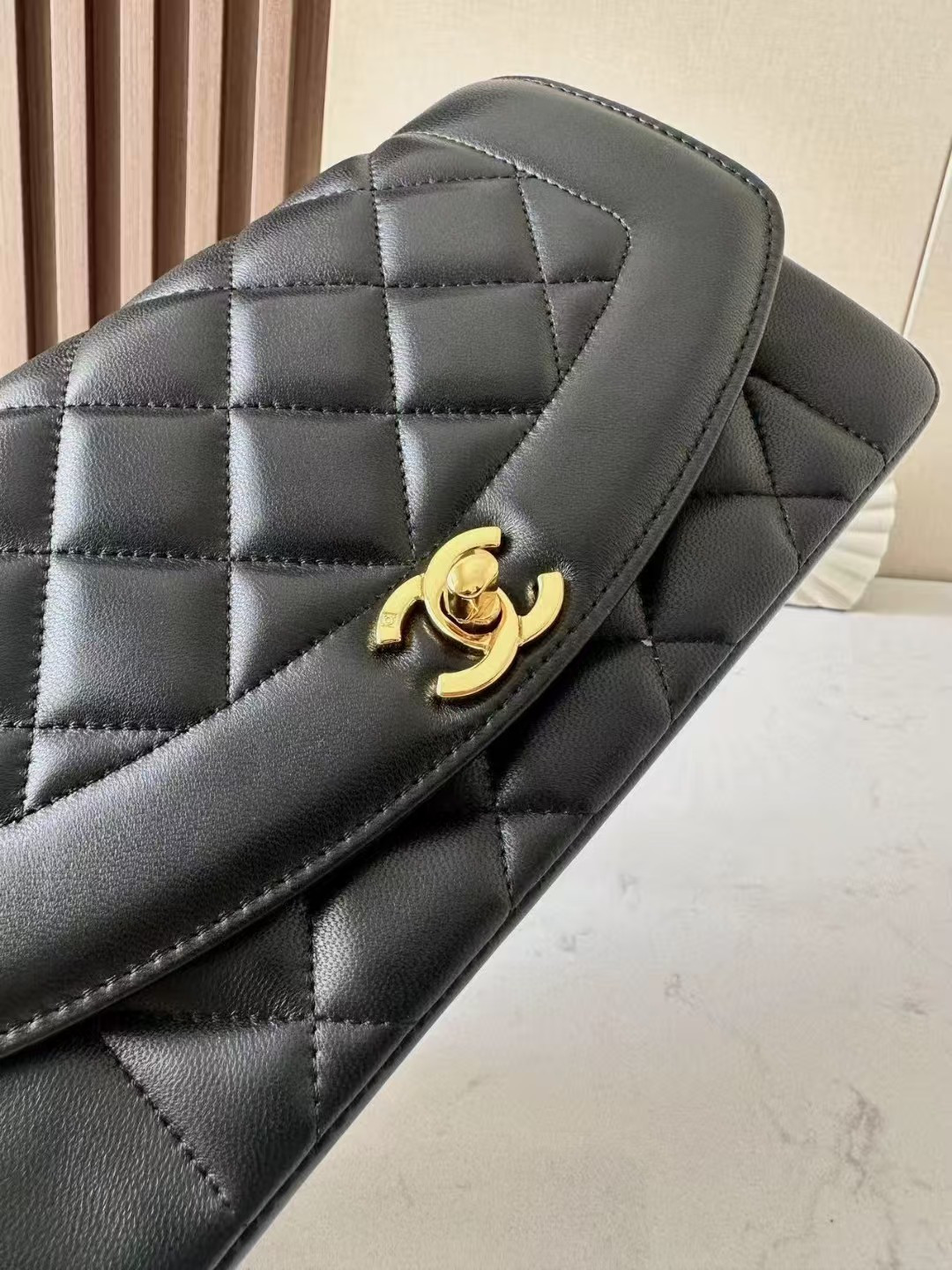 Chanel Small Diana Flap Bag Lambskin Gold Hardware 22.5x14x7cm