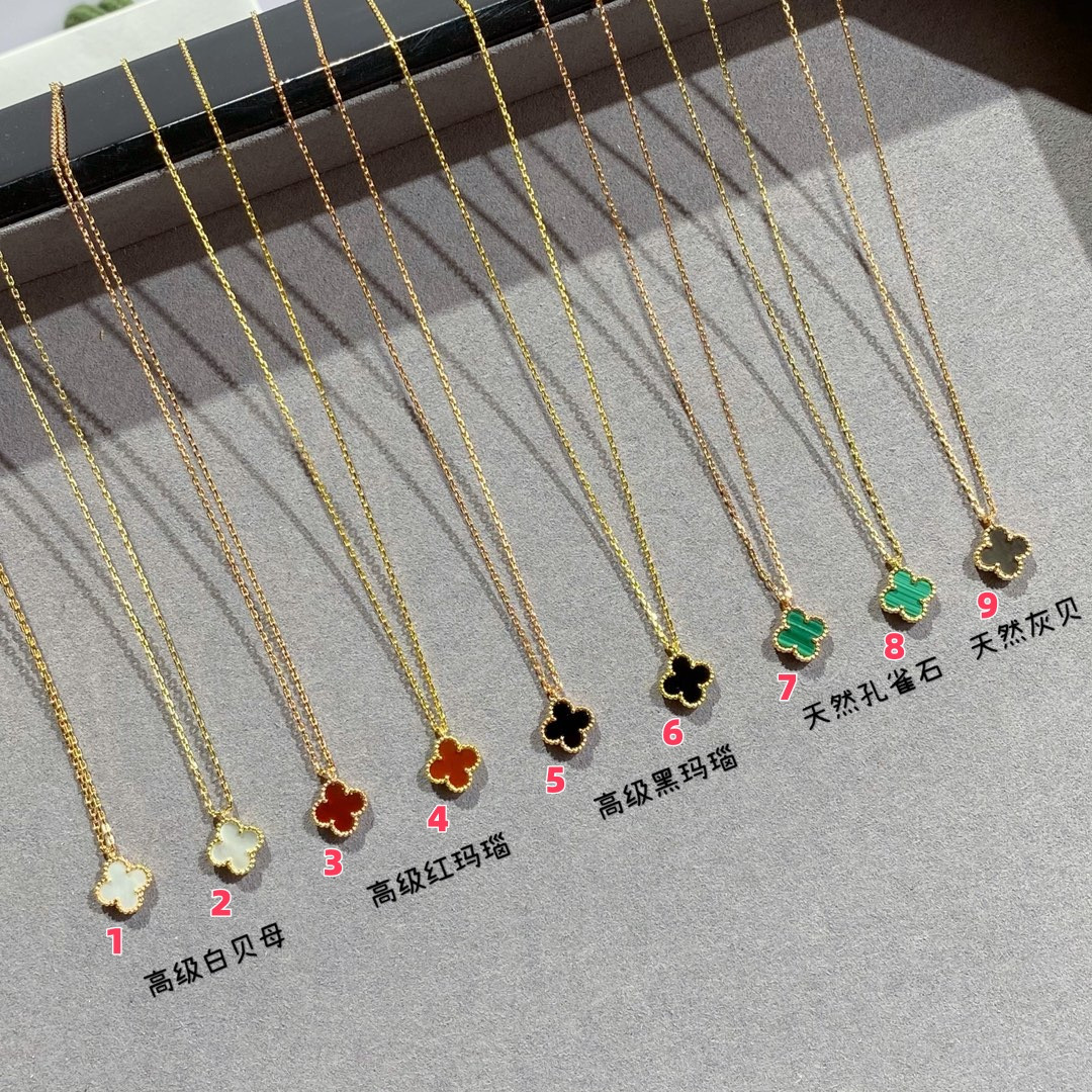 Van Cleef & Arpels Mini Four-Leaf Clover Necklace Diameter approx 1.0cm, Chain length approx 40+5cm