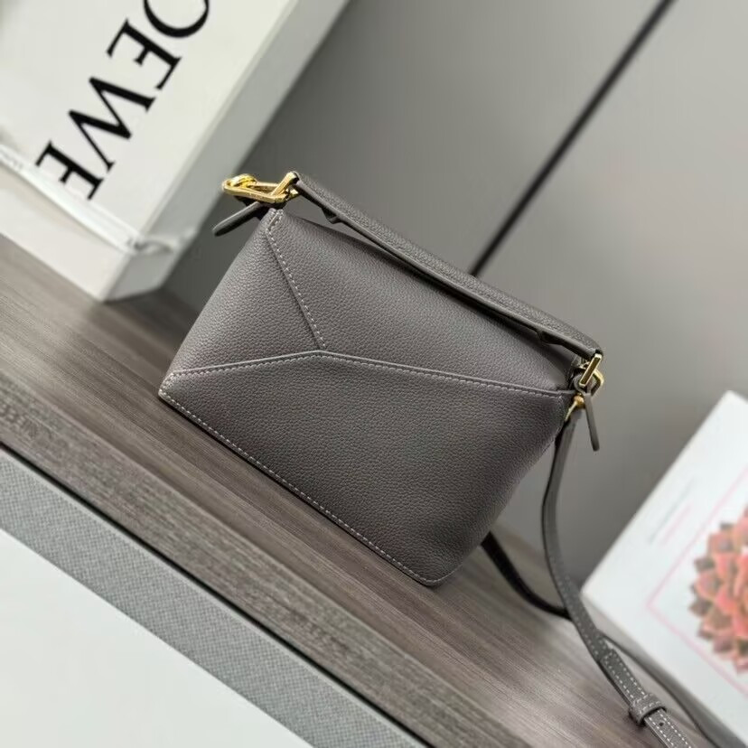 LOEWE Mini Puzzle bag in classic calfskin 18x12.5x8cm