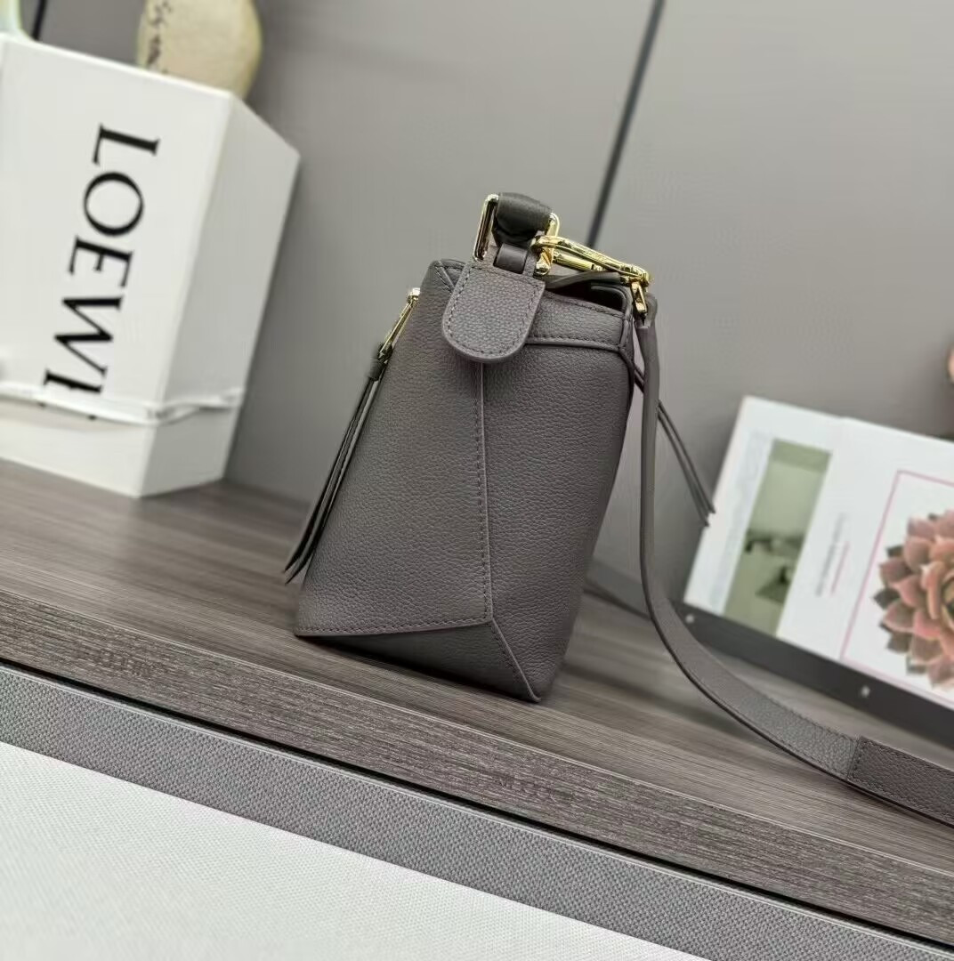 LOEWE Small Puzzle bag in classic calfskin 24x10.5x16.5cm