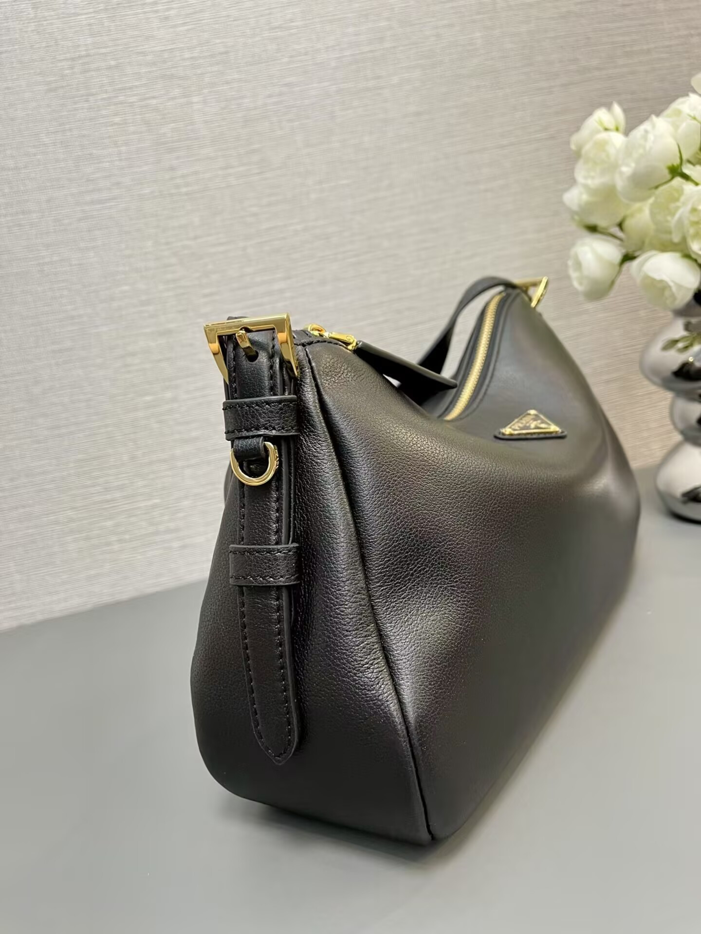 Prada Aimée leather shoulder bag 31x18x10cm