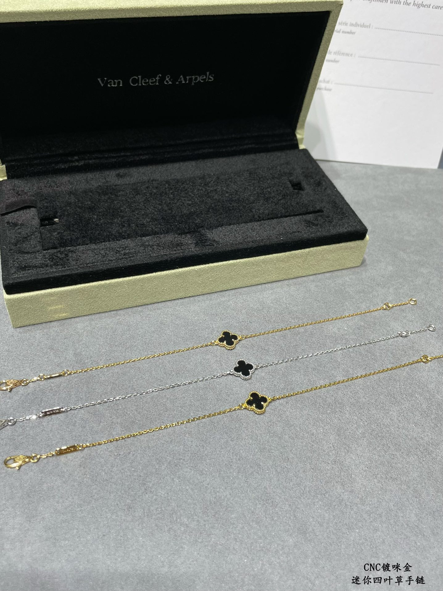 Van Cleef & Arpels Mini High-grade Black Onyx Clover Bracelet