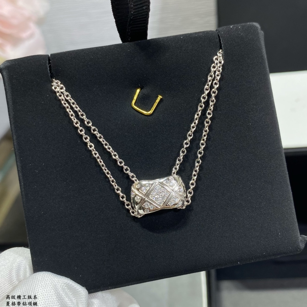 Chanel Carved diamond with diamond Necklace