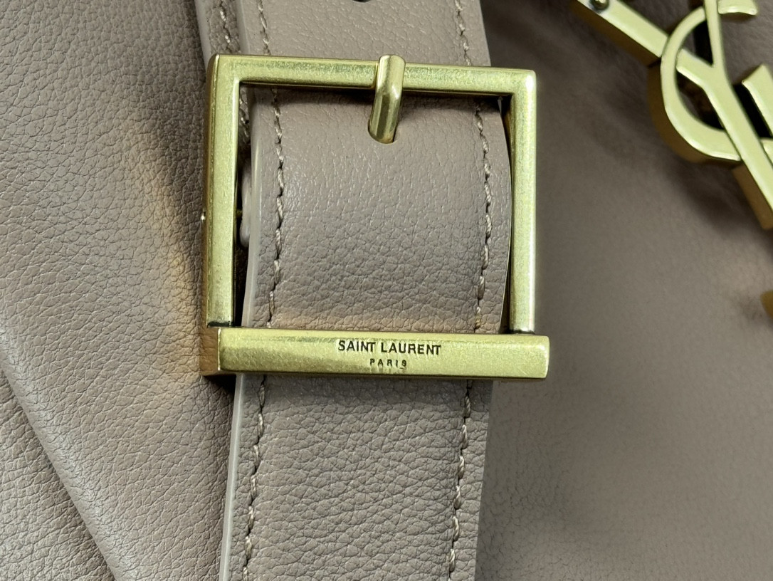 YSL LE 5 À 7 30 X 31 X 13 CM