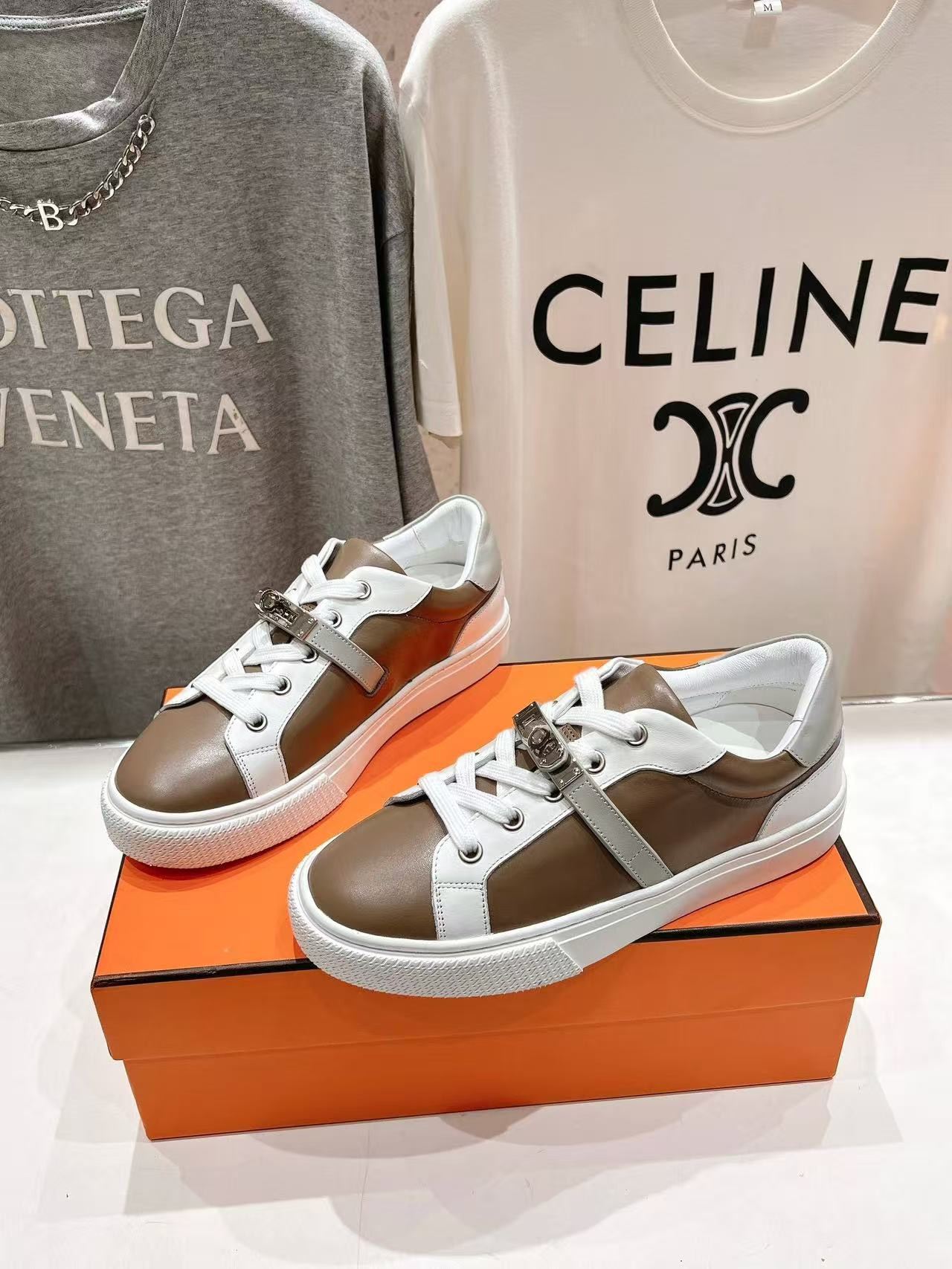 UA Hermes Day  Sneaker