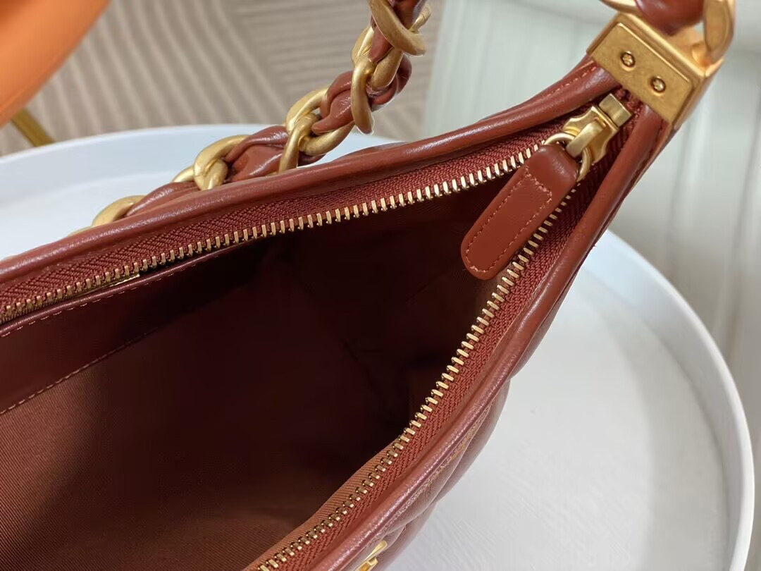 Chanel 24a Hobo Bag 19×22×8.5cm