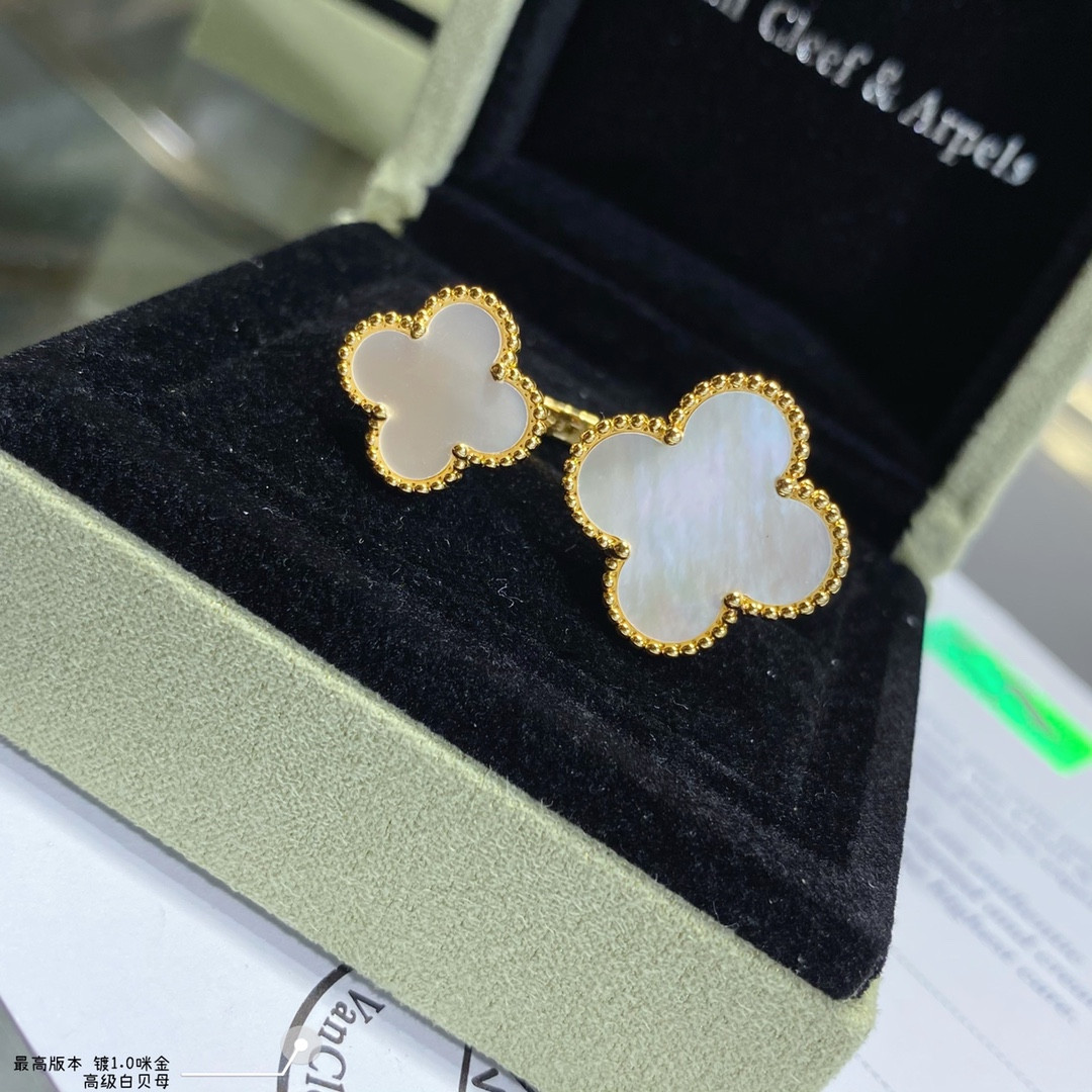 Van Cleef & Arpels Four-leaf Clover Premium White Fritillary Opening Ring
