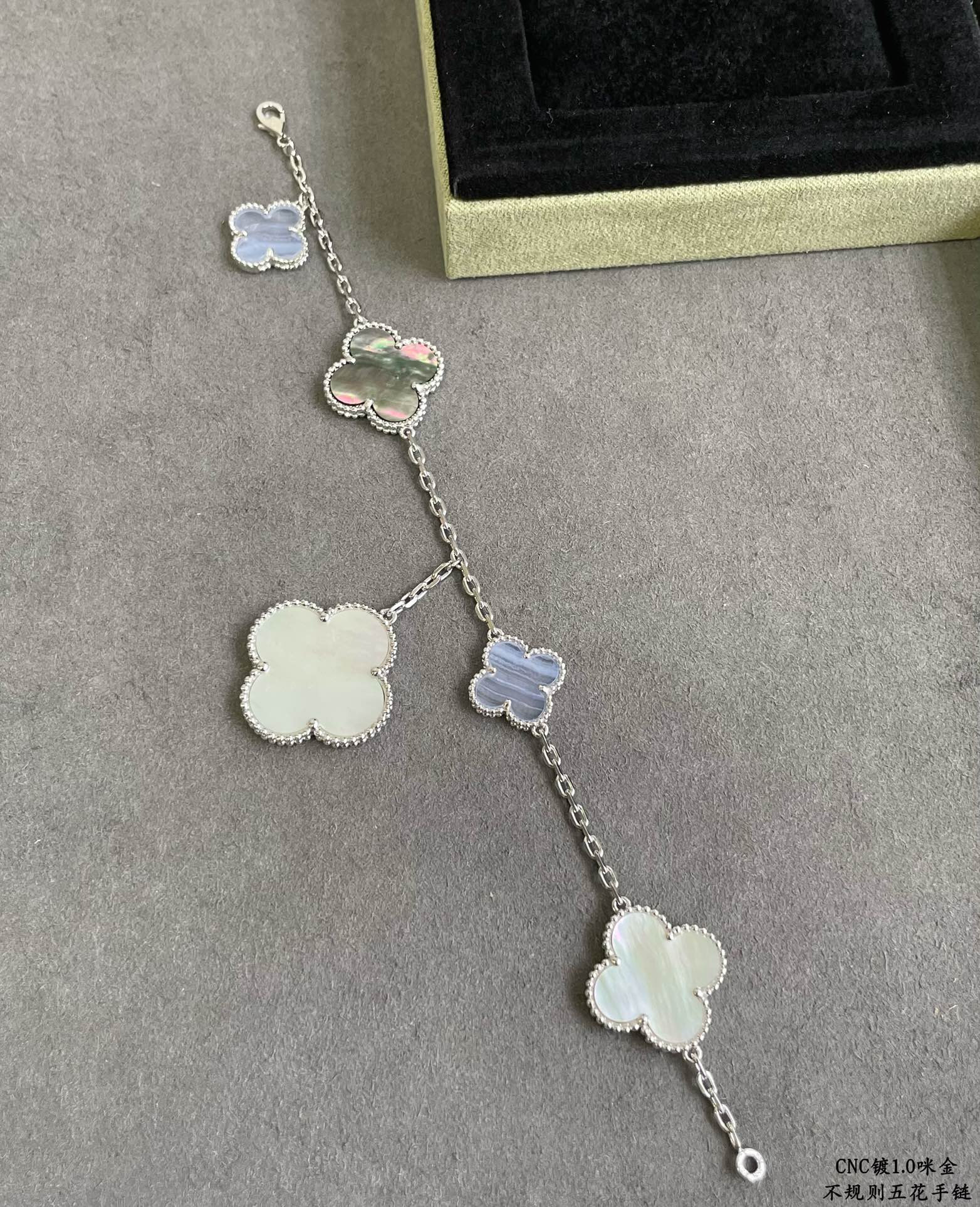 Van Cleef & Arpels Irregular five-leaf clover Bracelet